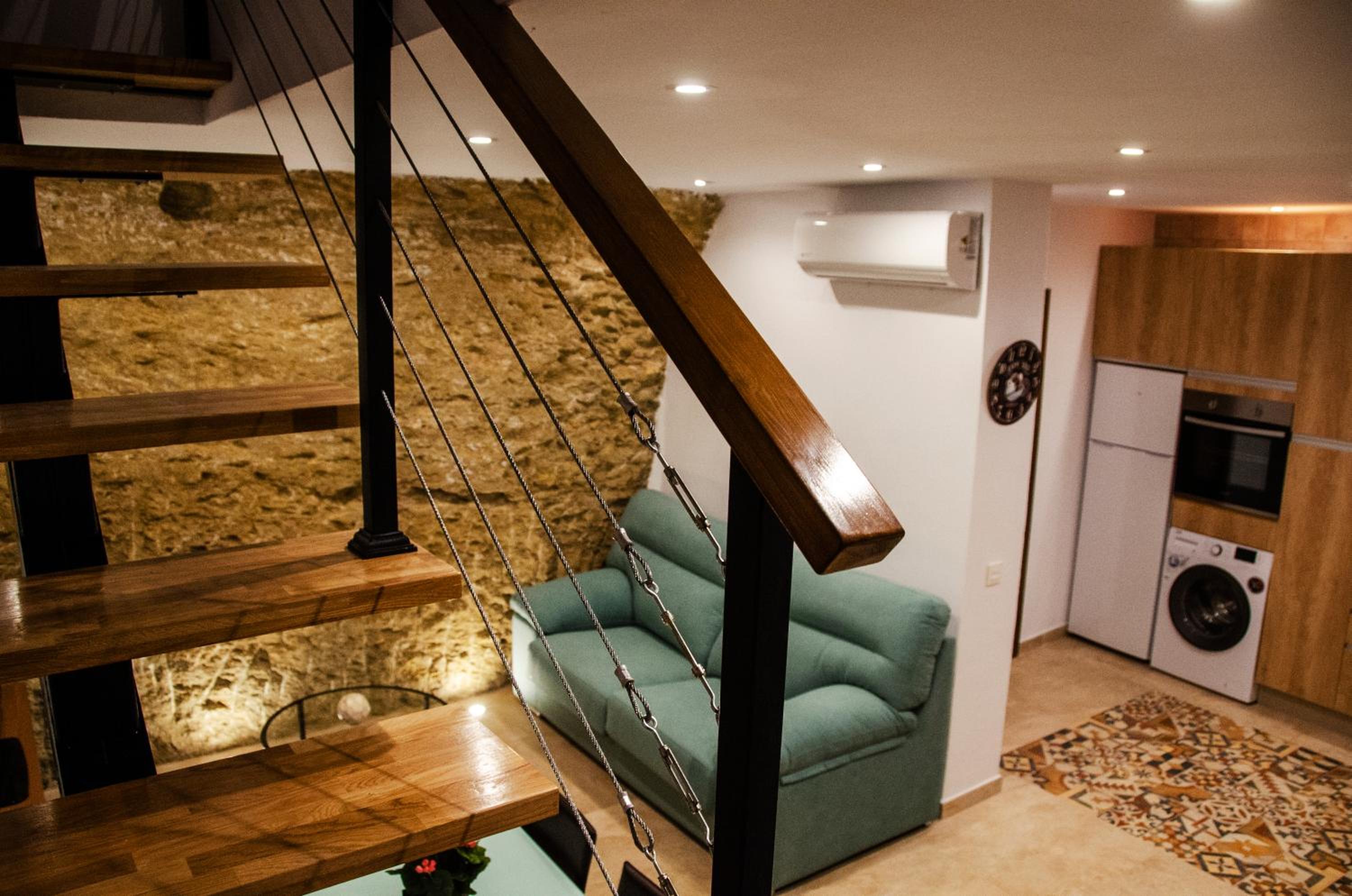 Two-Bedroom House - Photo 11