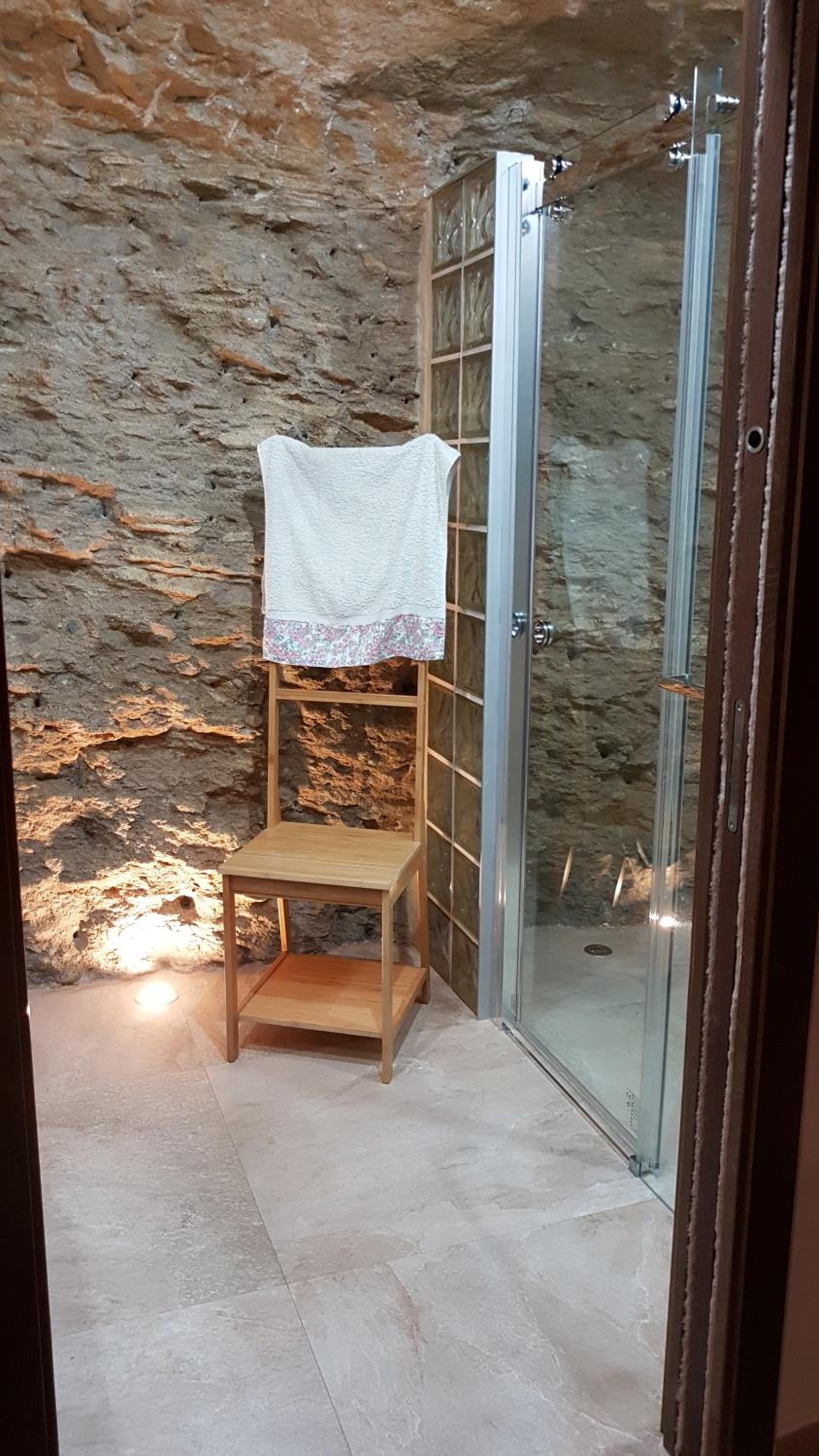 Two-Bedroom House - Photo 13