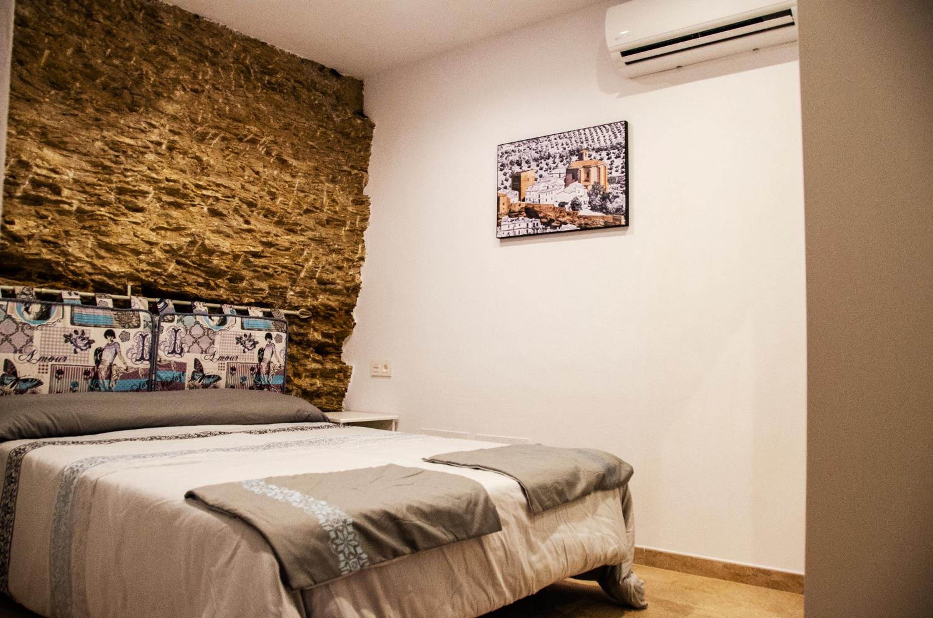 Two-Bedroom House - Photo 18