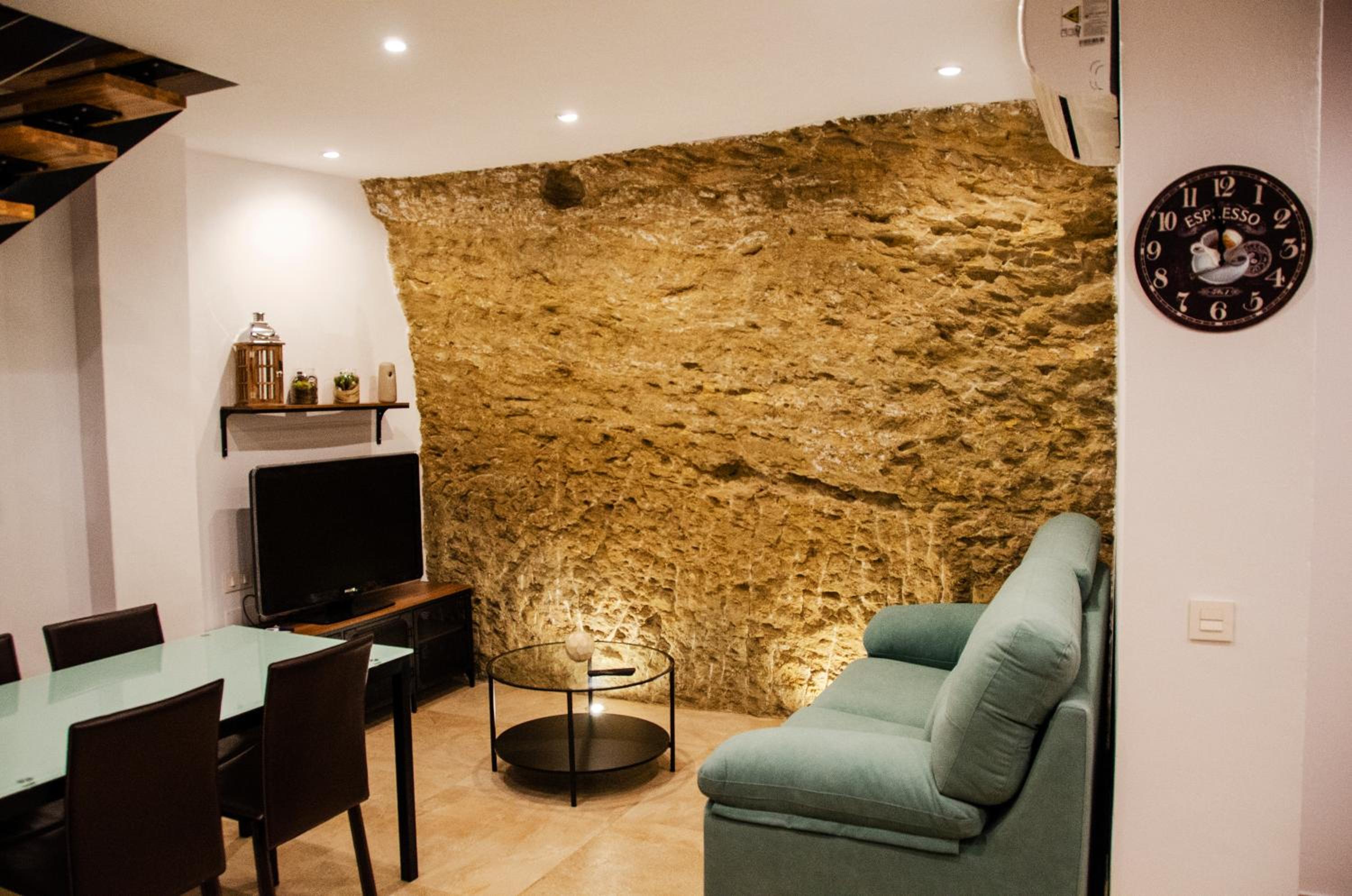 Two-Bedroom House - Photo 1