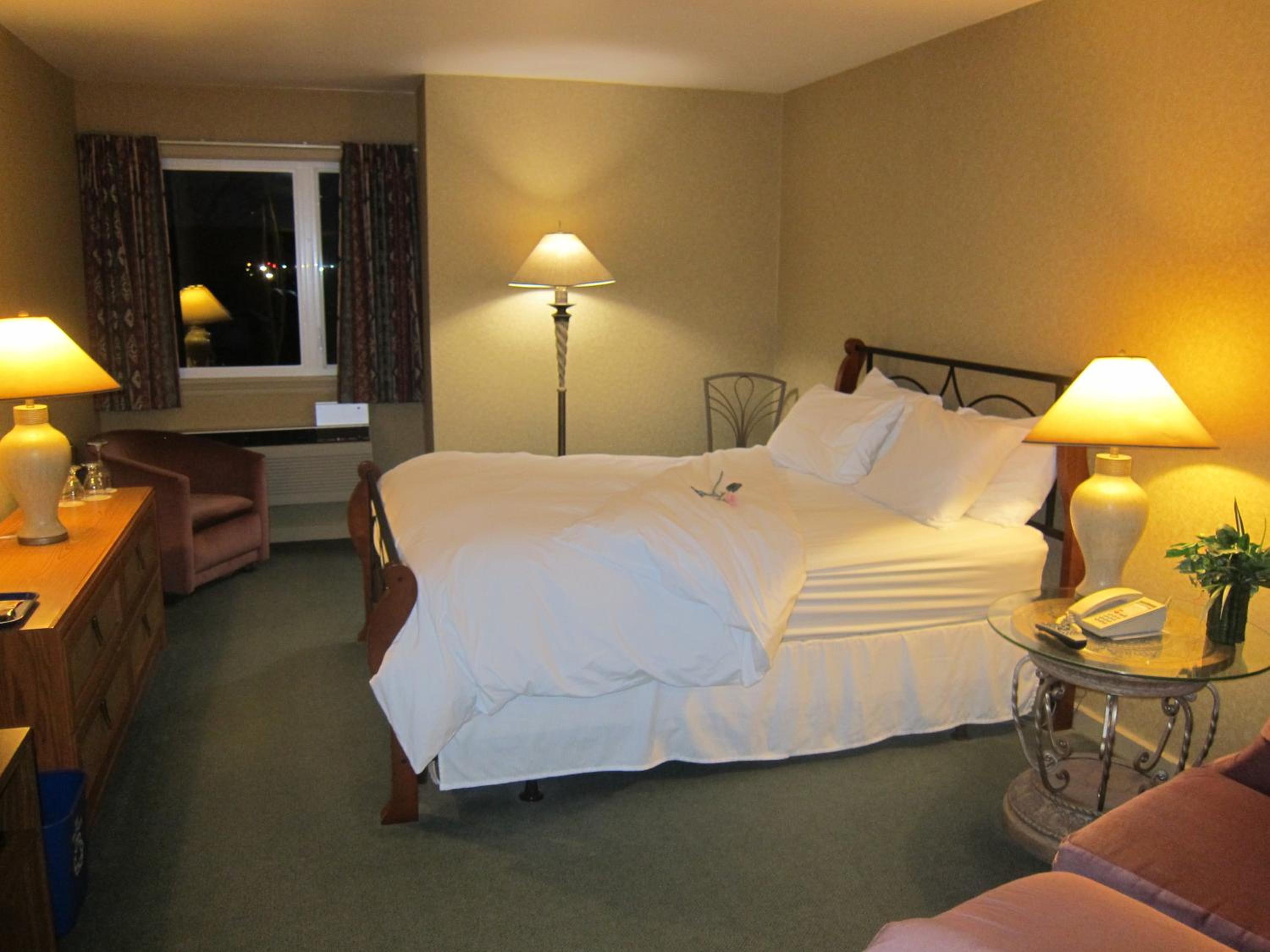 Deluxe Queen Room