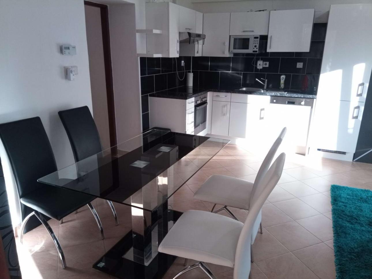 Two-Bedroom House - Photo 6