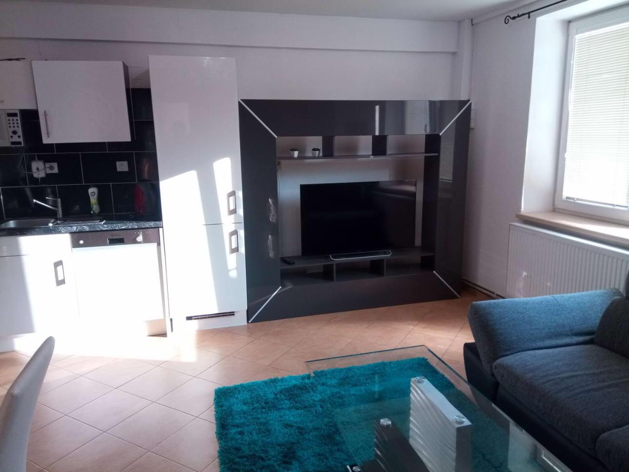 Two-Bedroom House - Photo 9