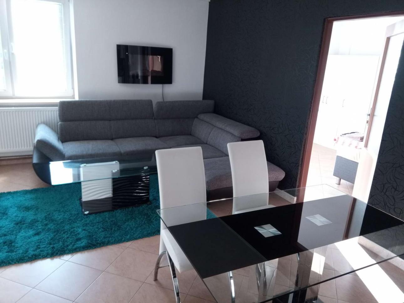 Two-Bedroom House - Photo 1