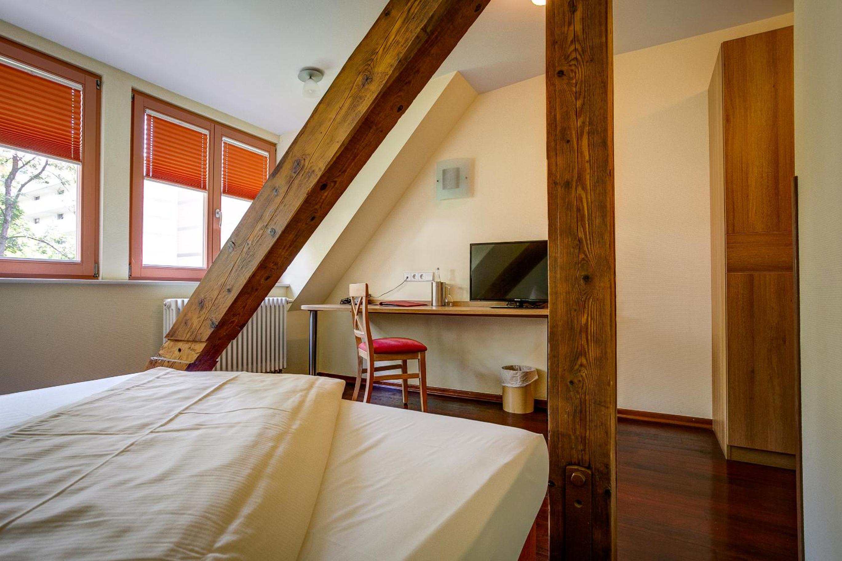 Standard Double Room - Photo 2