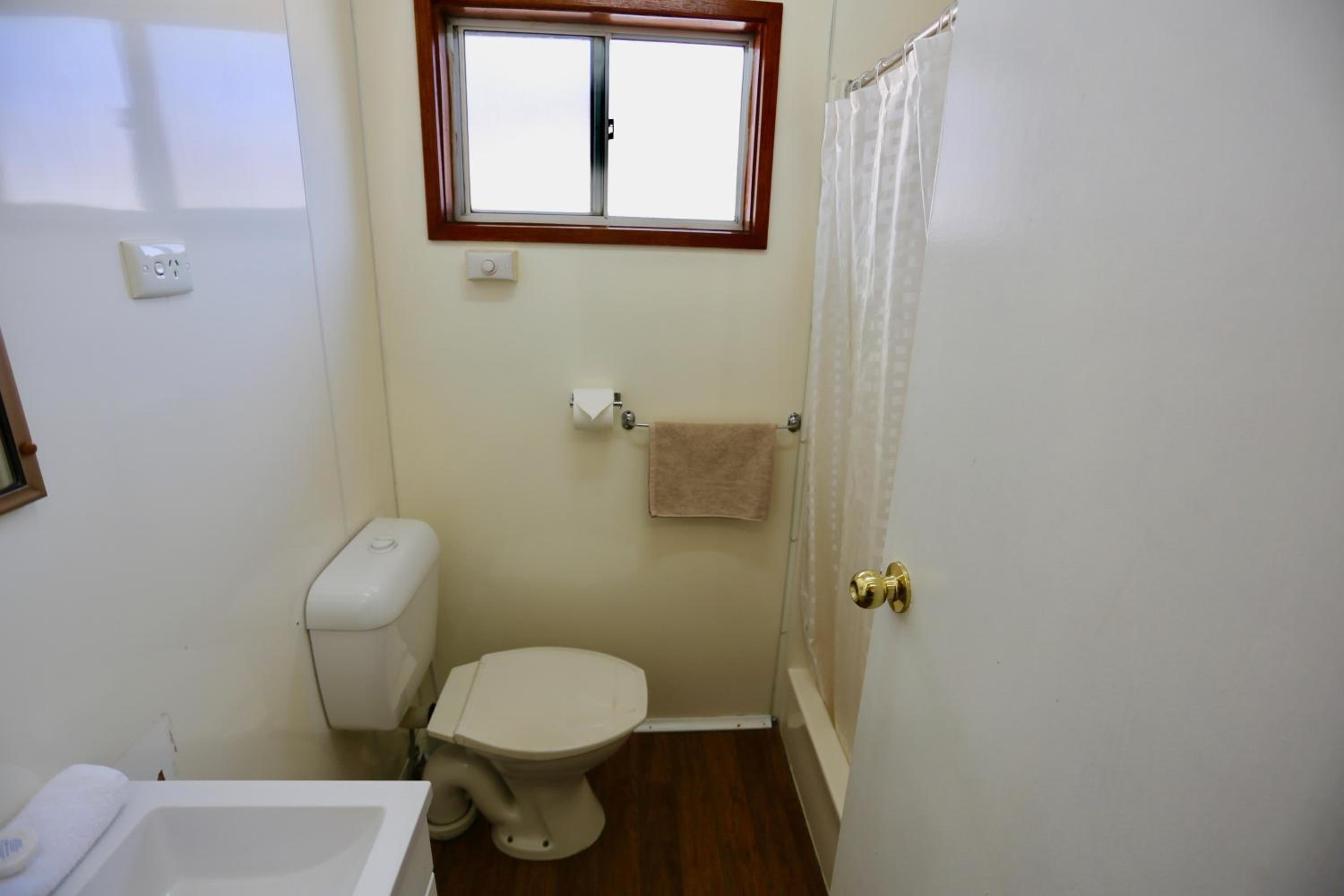 Deluxe Two-Bedroom Chalet  - Photo 3