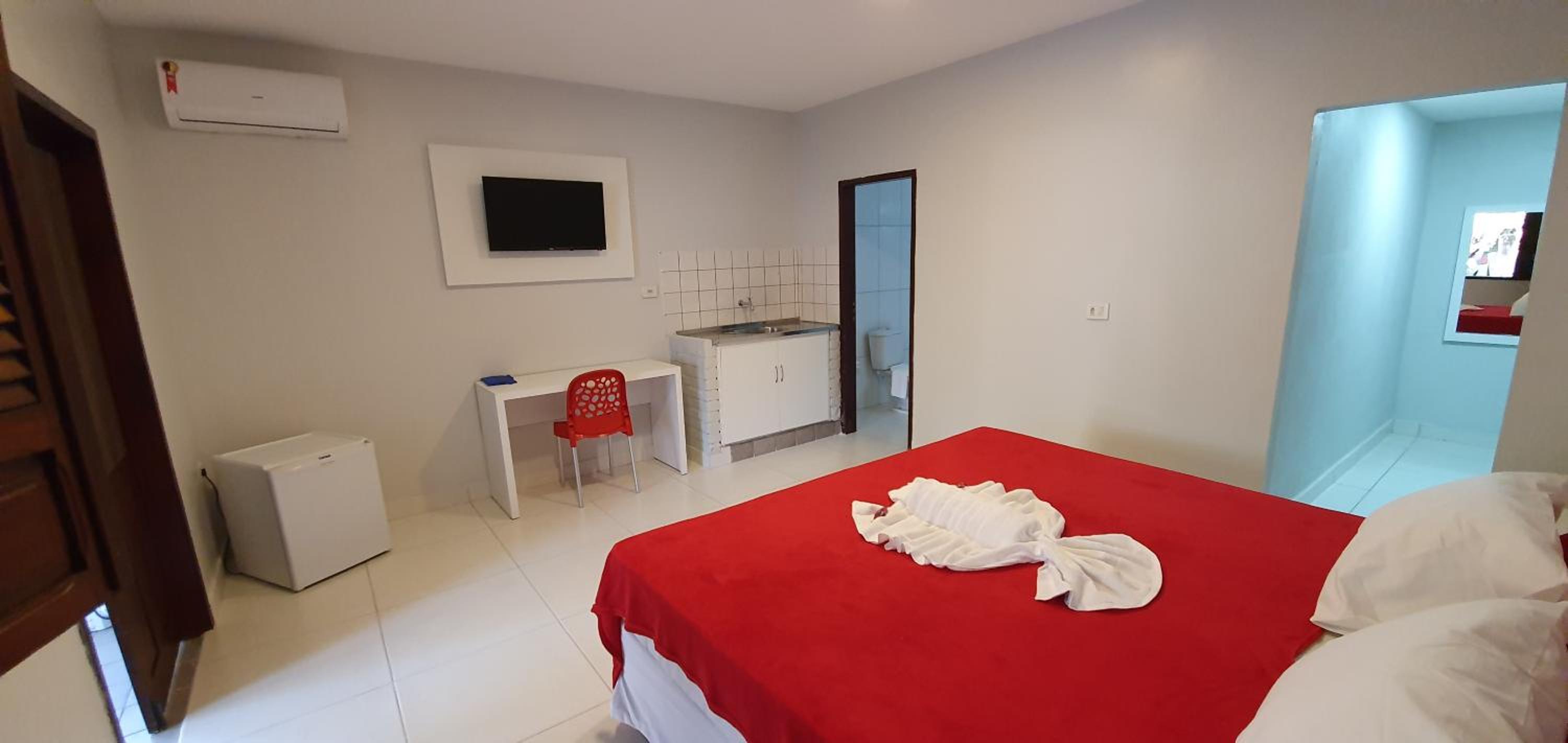 Suite with Hot Tub - Photo 3