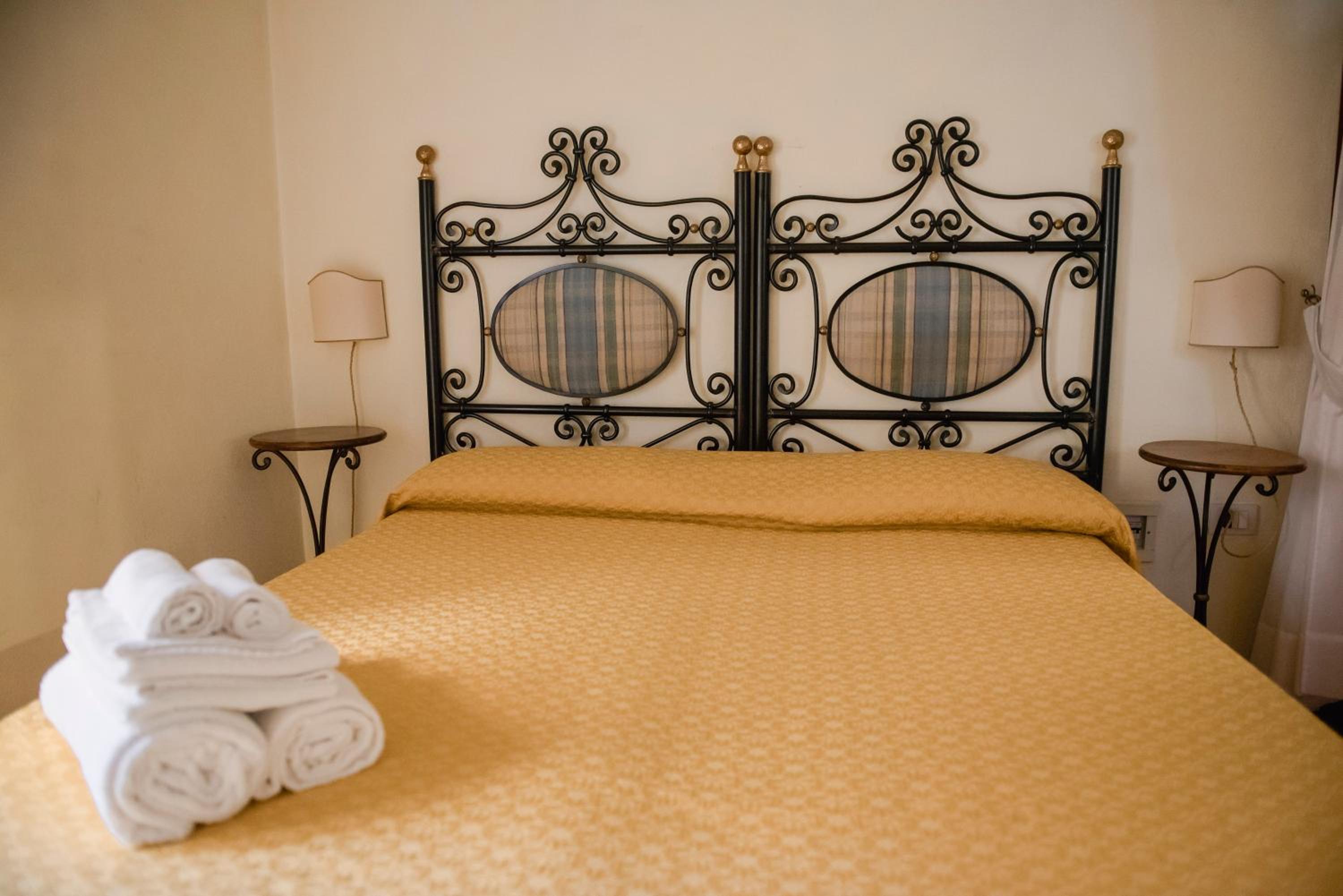 Large Double or Twin Room - Photo 7