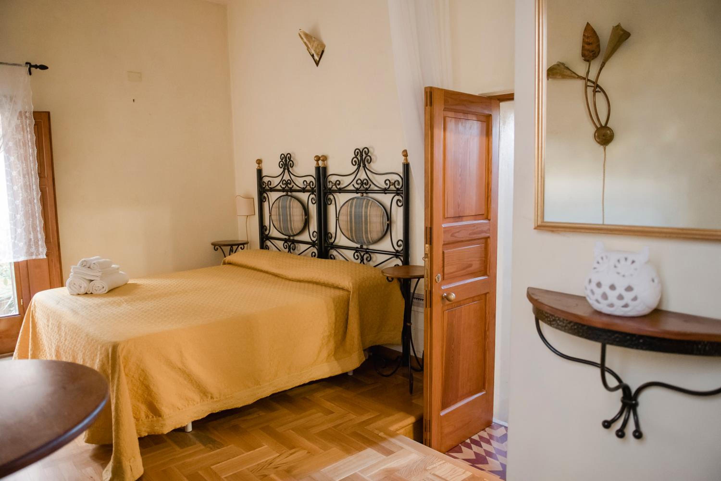 Large Double or Twin Room - Photo 8