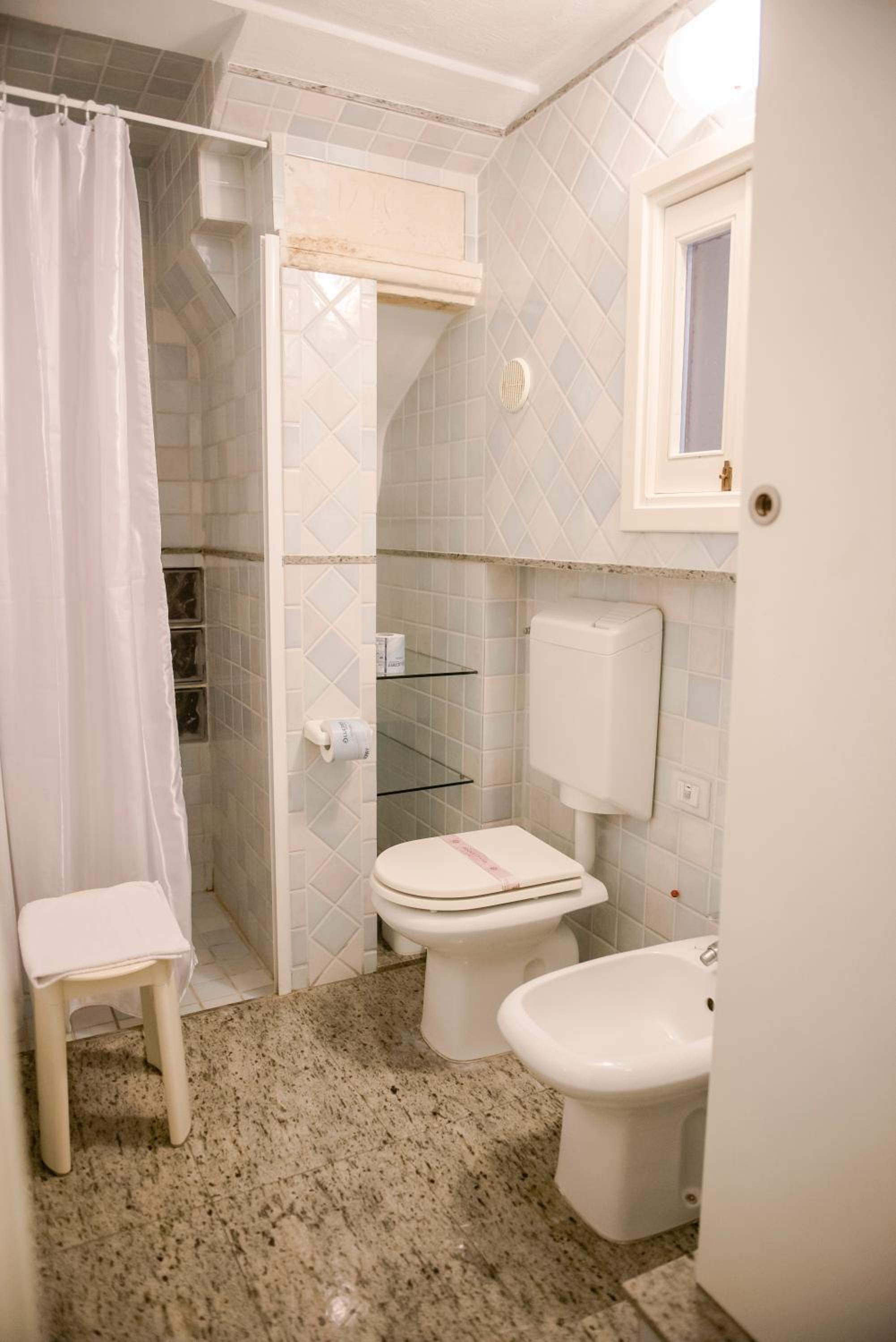 Large Double or Twin Room - Photo 11