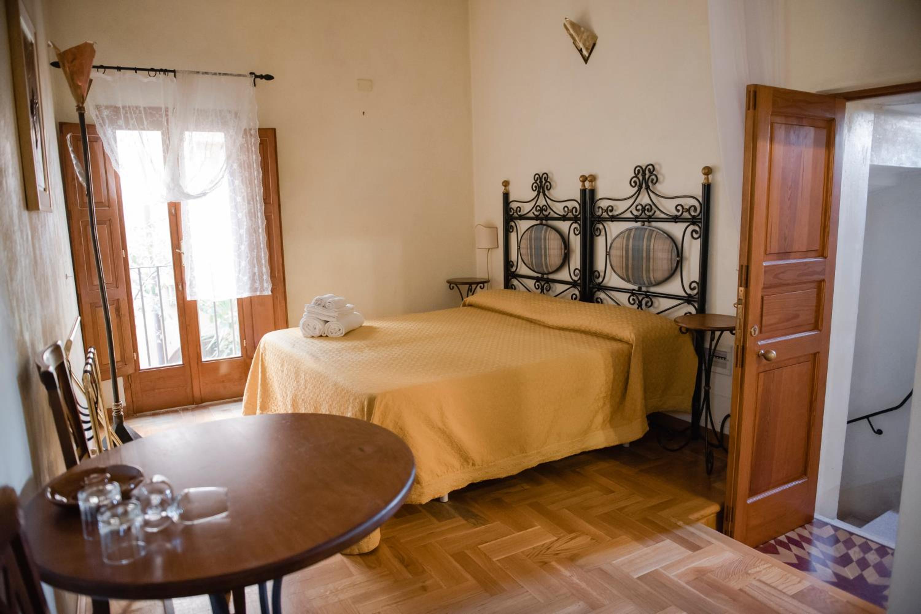 Large Double or Twin Room - Photo 3