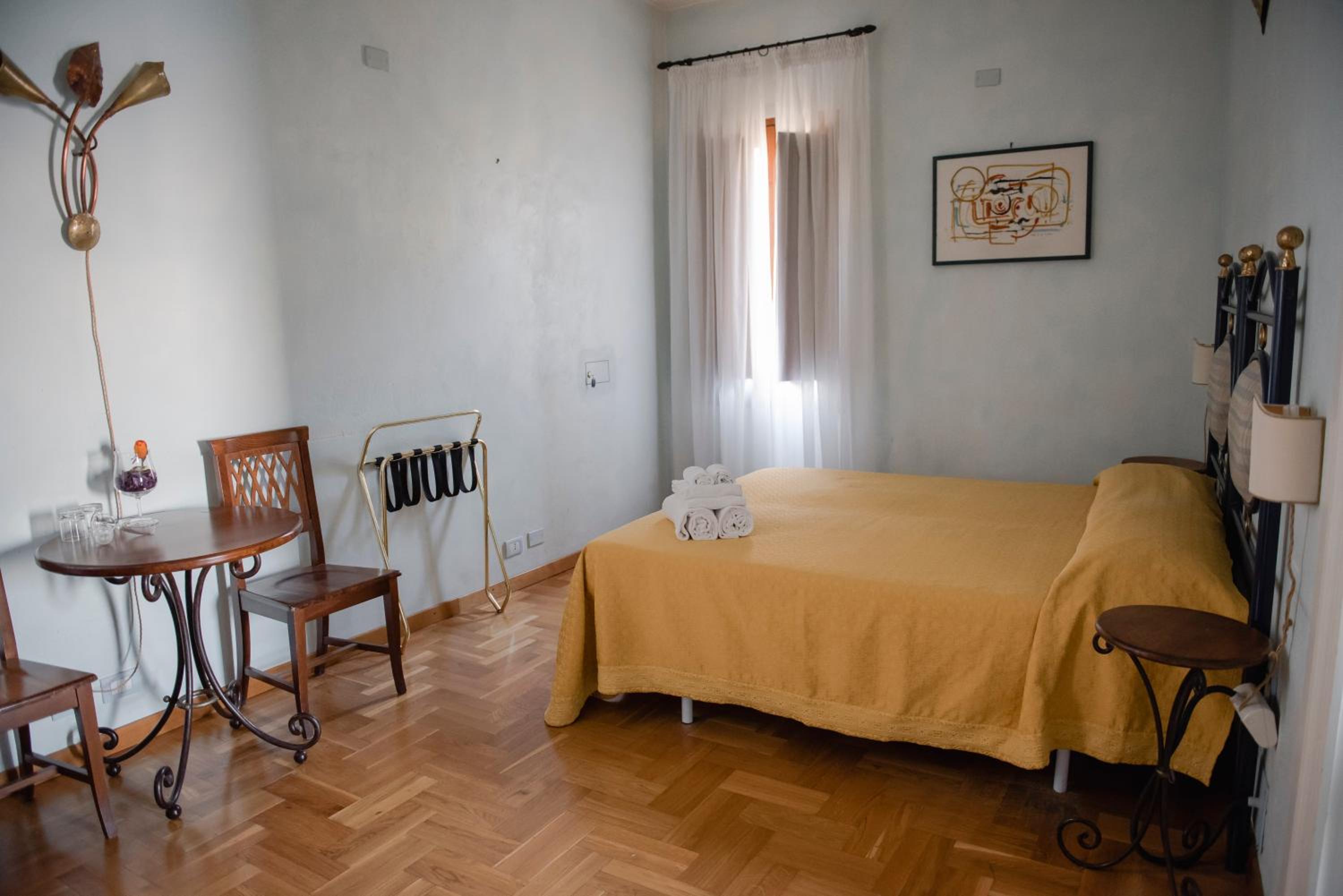 Large Double or Twin Room - Photo 12