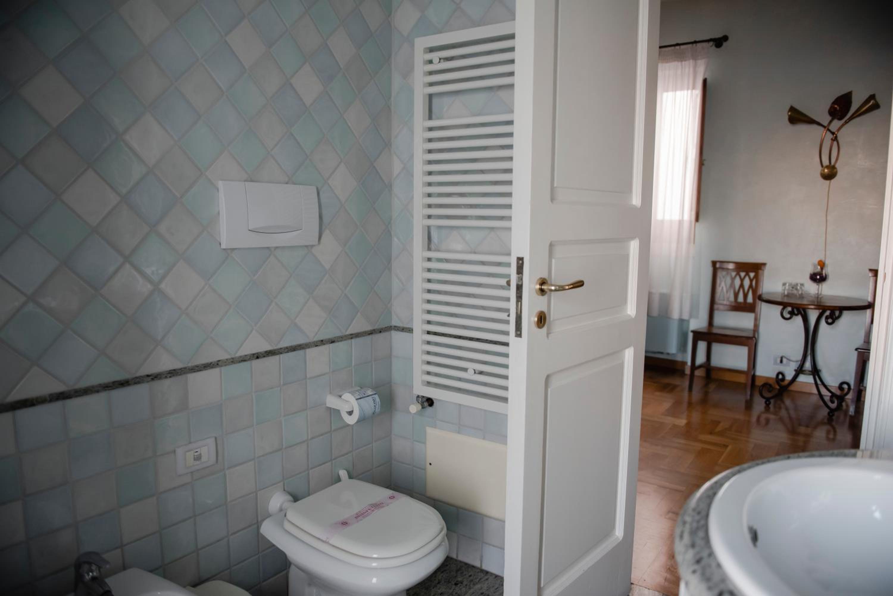 Large Double or Twin Room - Photo 18