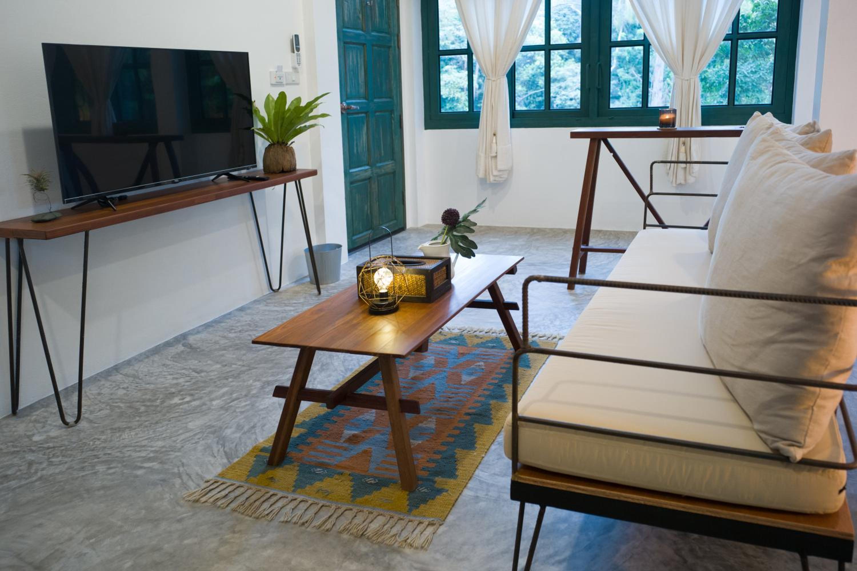 Studio with Balcony - Photo 7