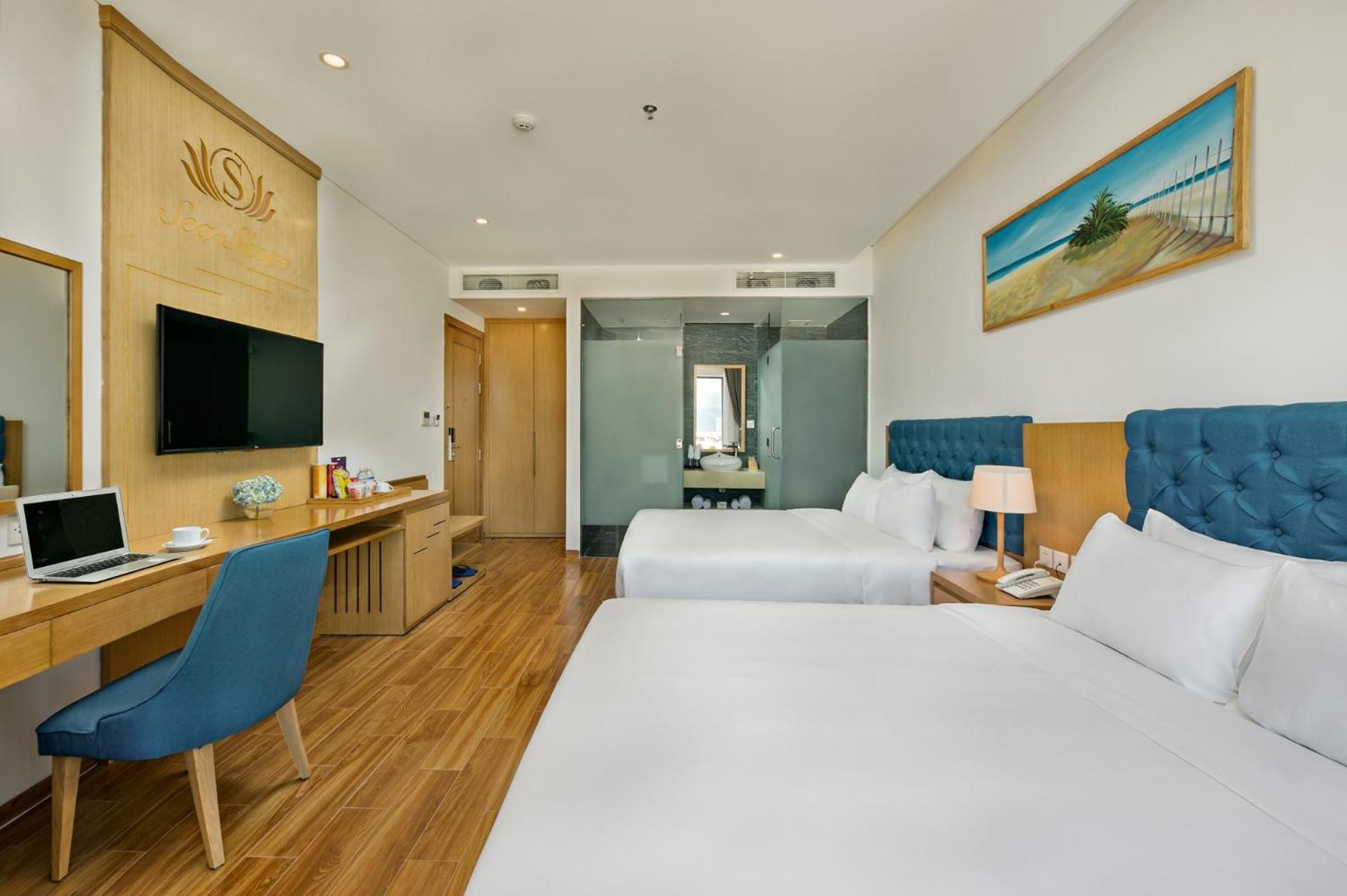 Deluxe Twin Room with City View photo 3