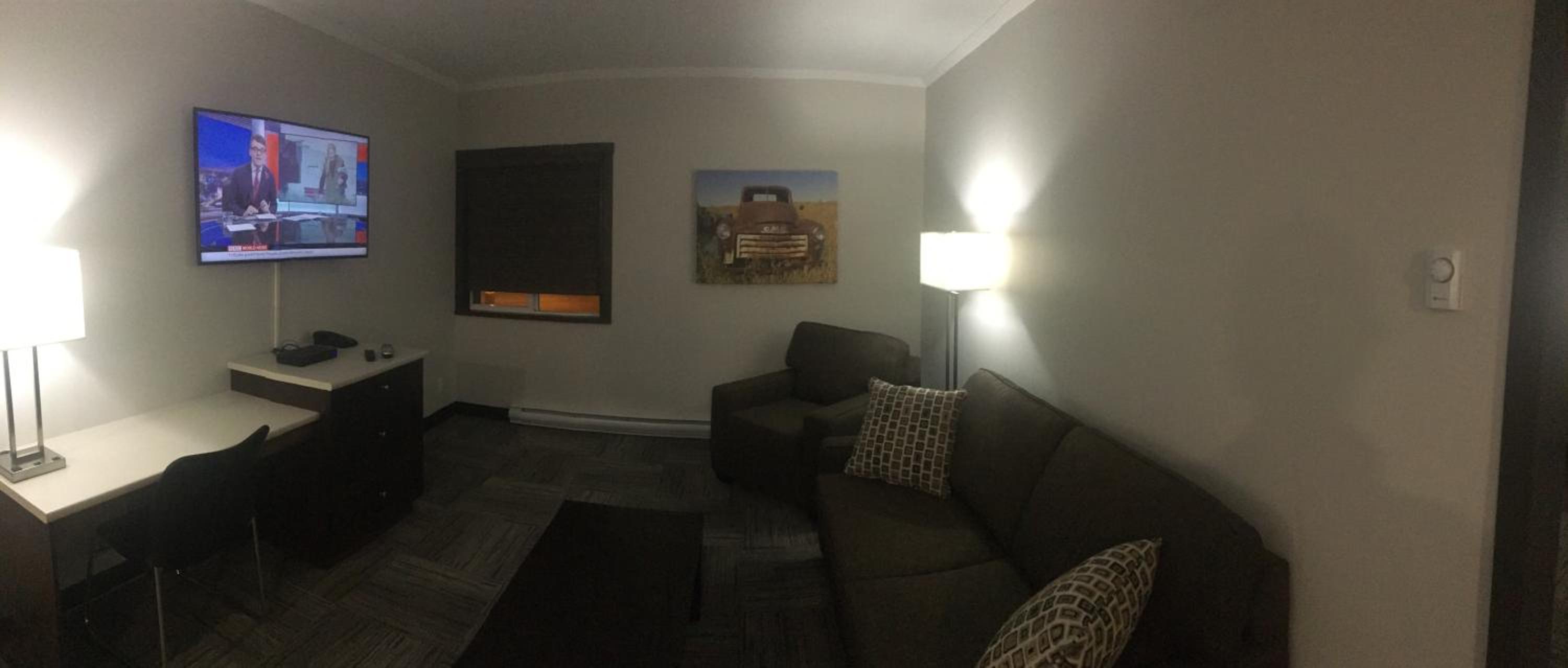 Deluxe King Suite photo 2