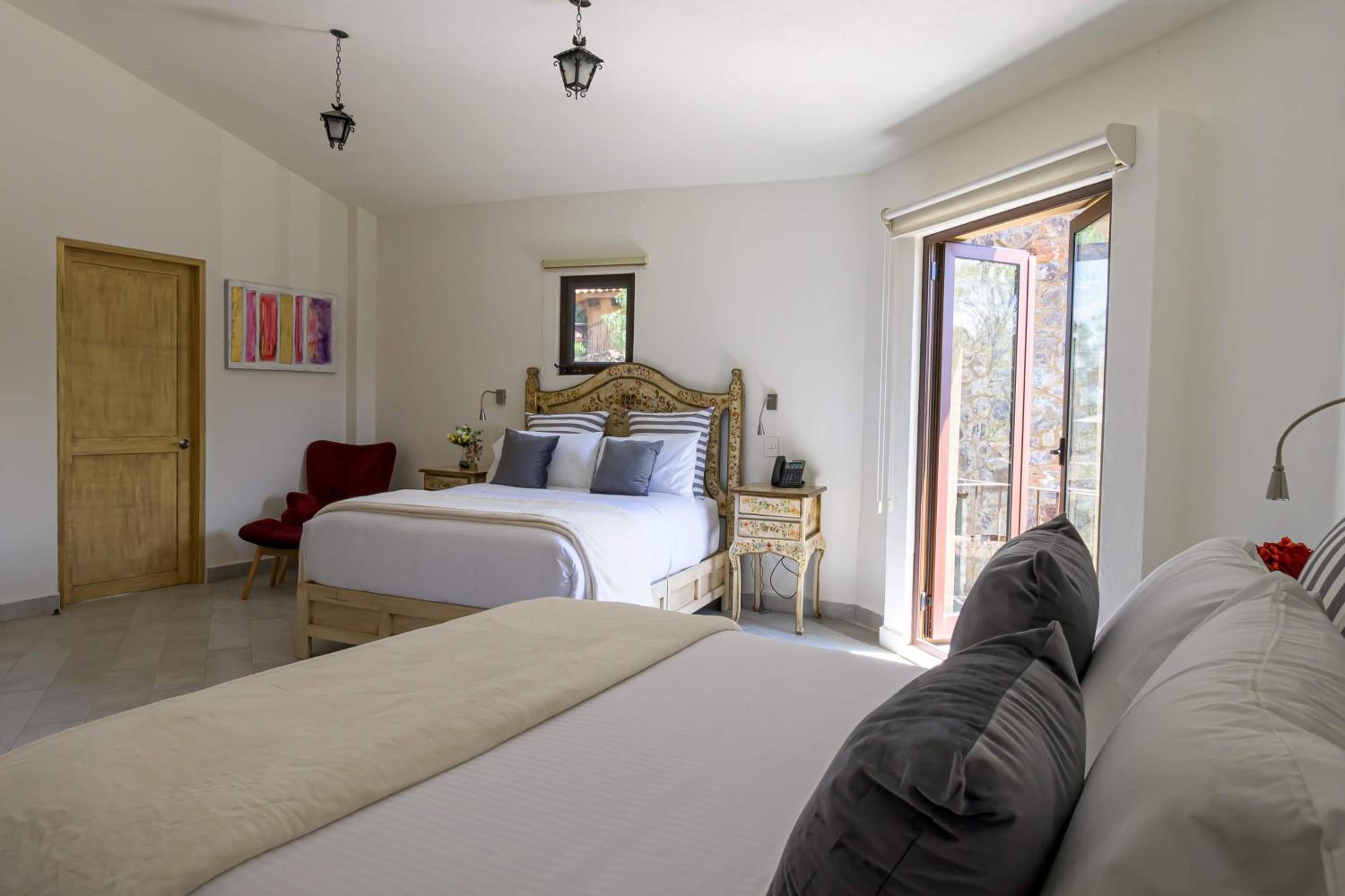 Deluxe Queen Suite