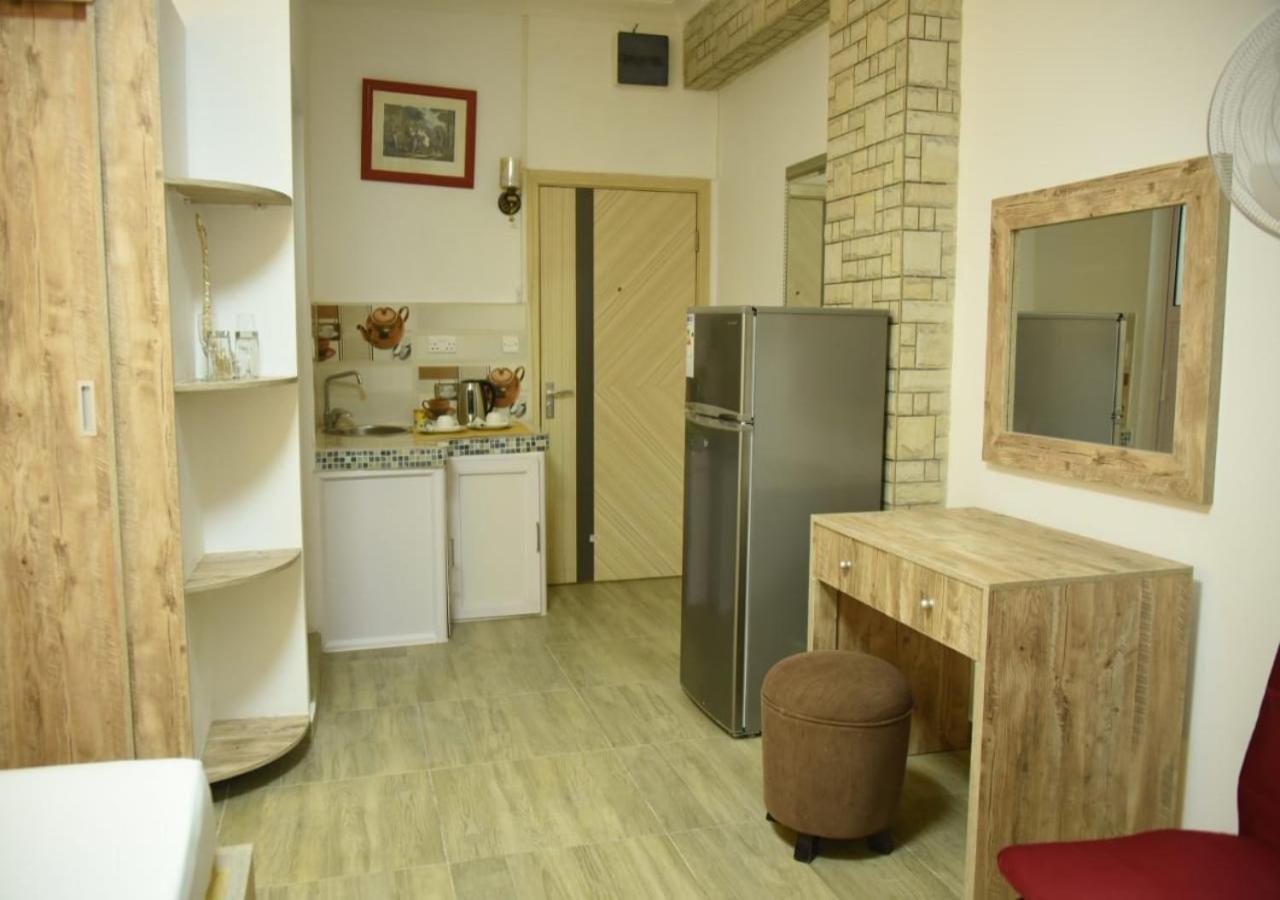 Double Room with Balcony and partial sea view photo 2