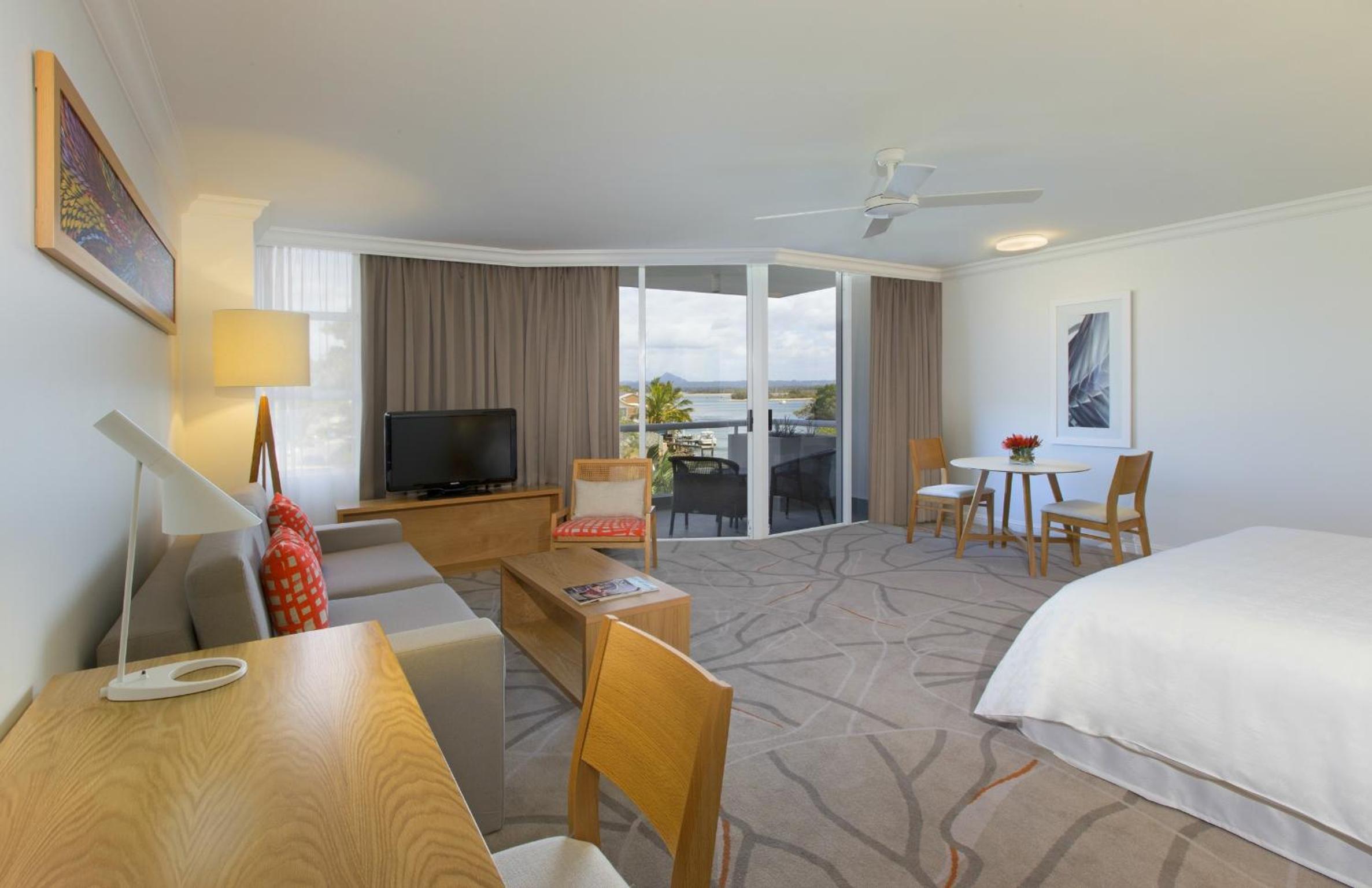 Panoramic River View Junior Suite King - Photo 5