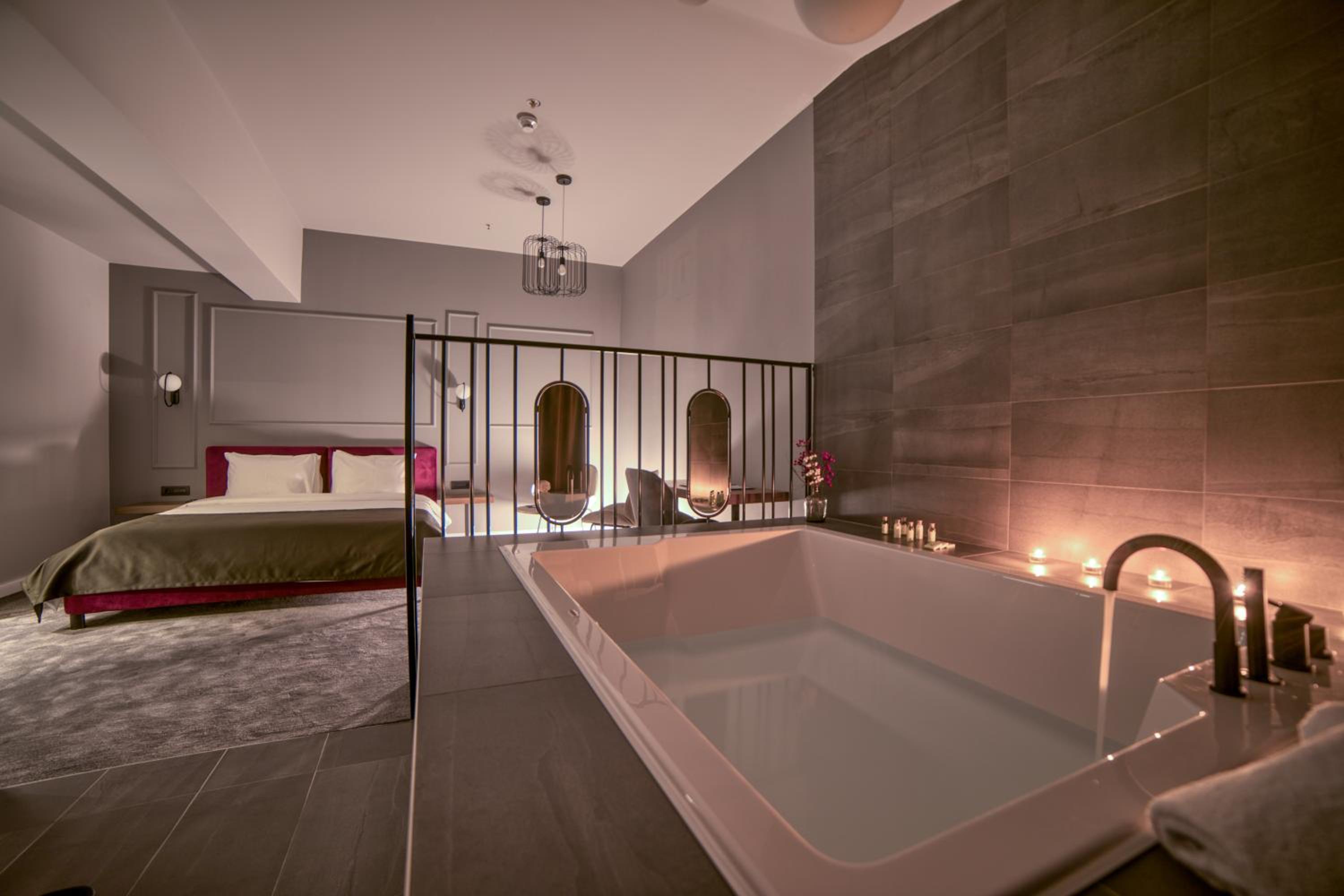 Deluxe Suite - Photo 2