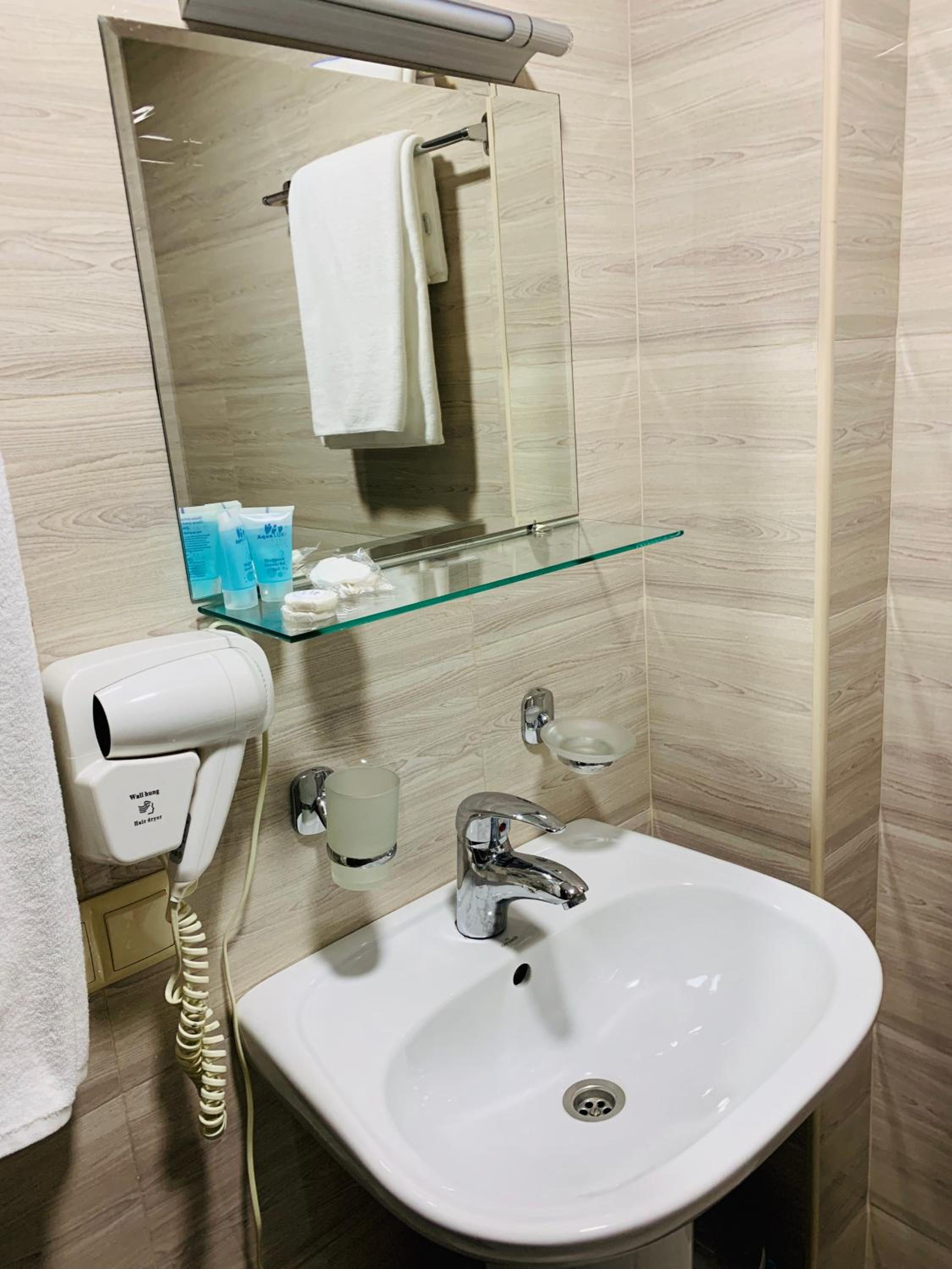 Budget Double Room photo 3