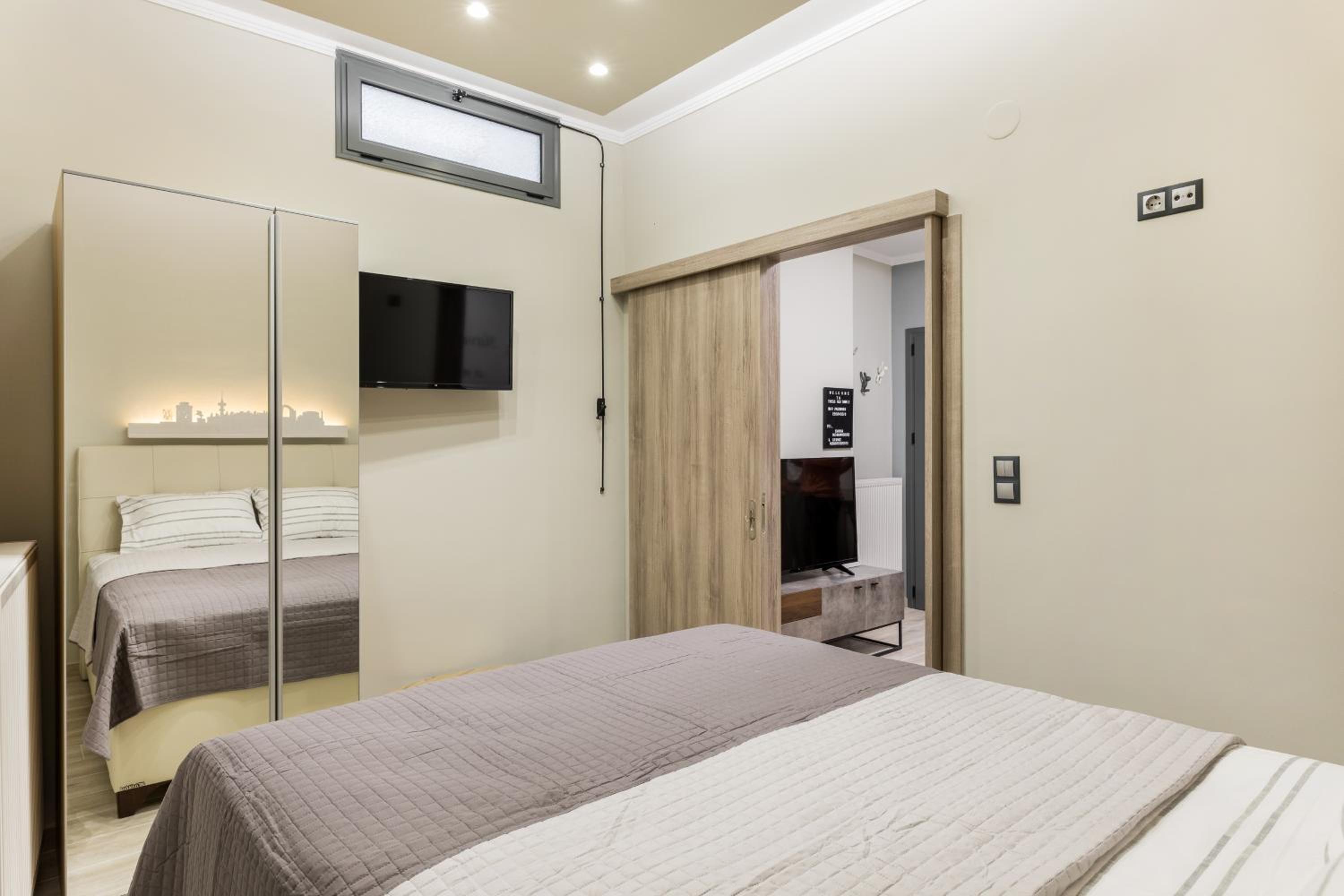One-Bedroom Apartment - Photo 5