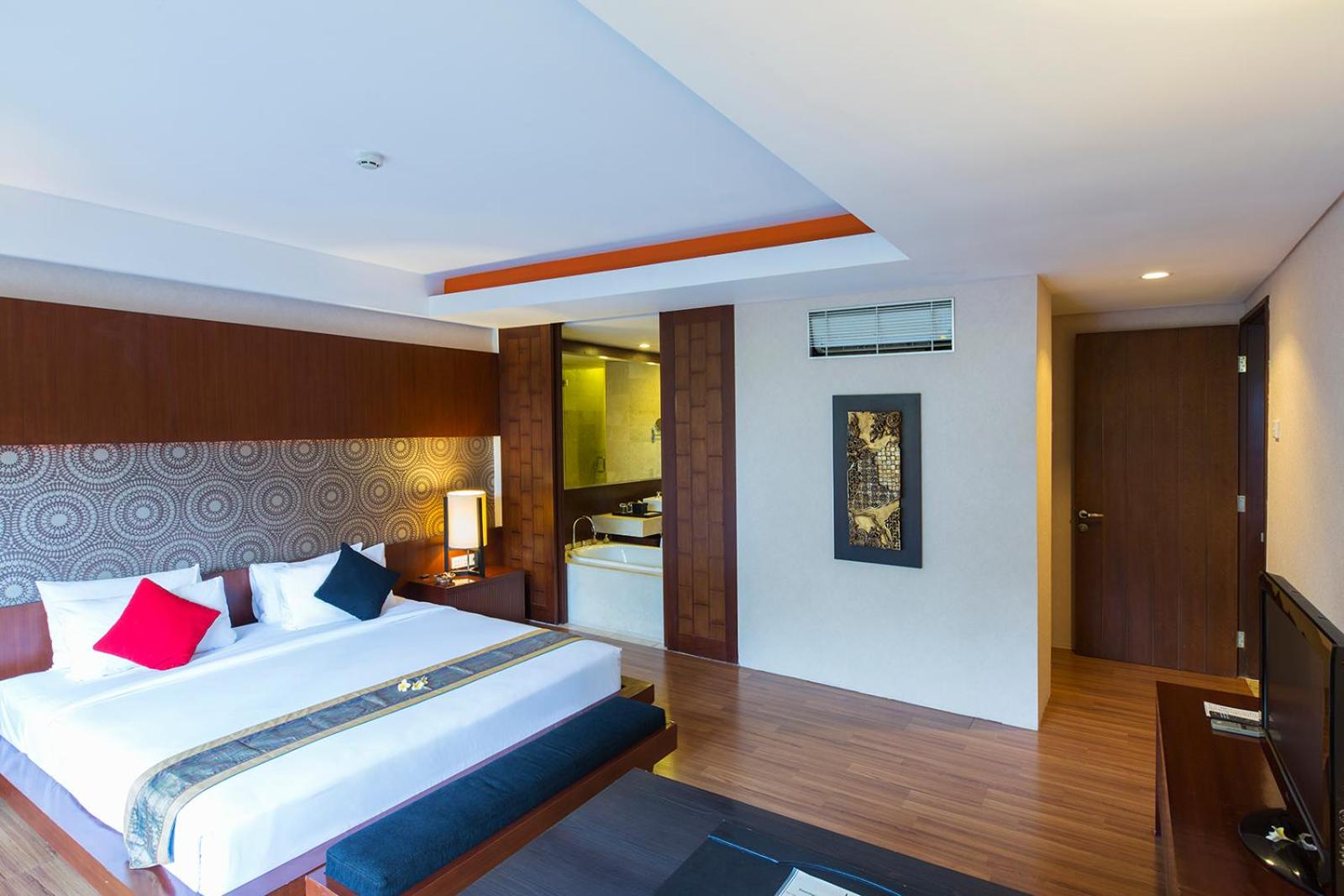 Two-Bedroom Suite - Photo 6