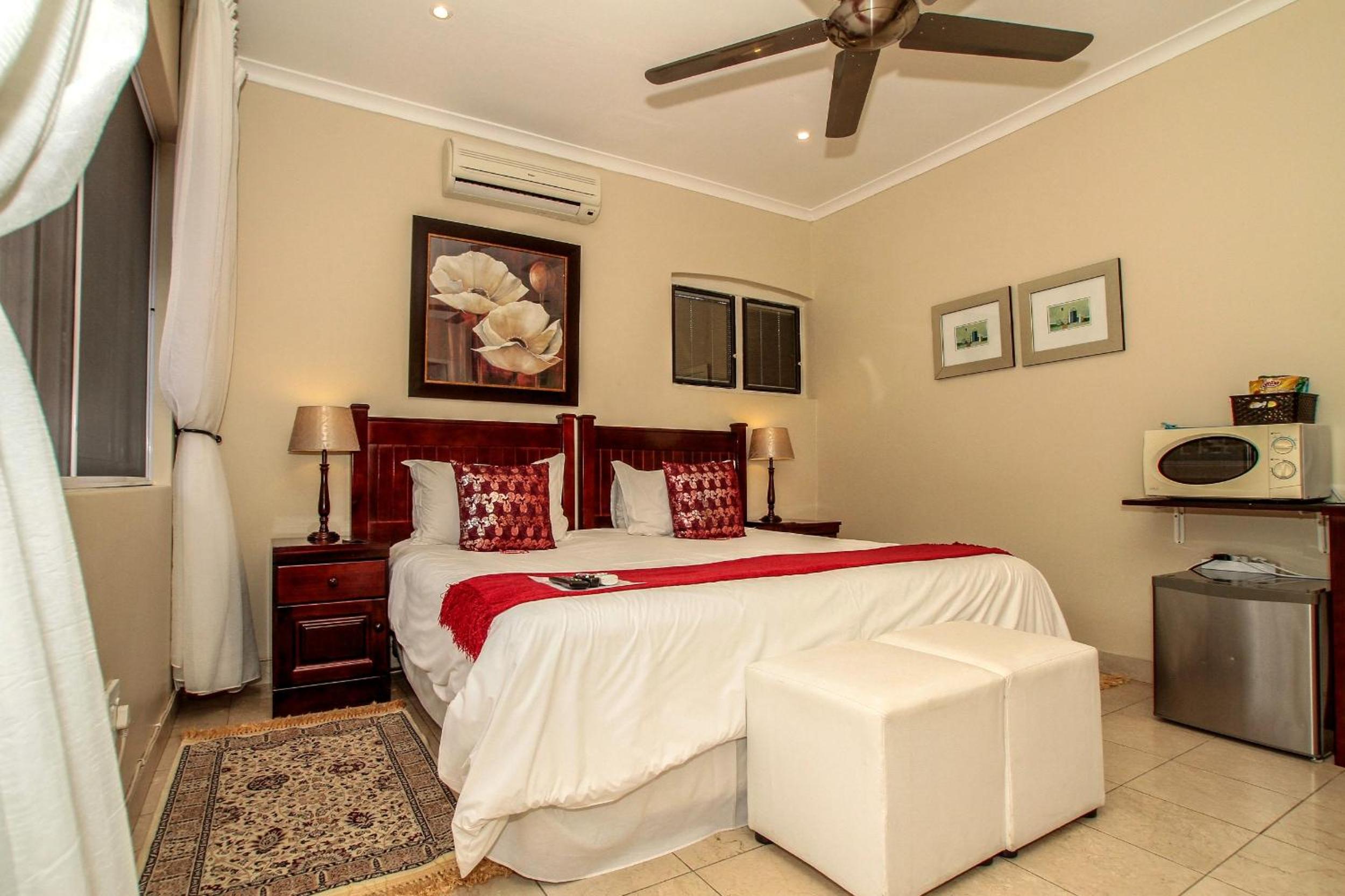 Standard Queen Room photo 2