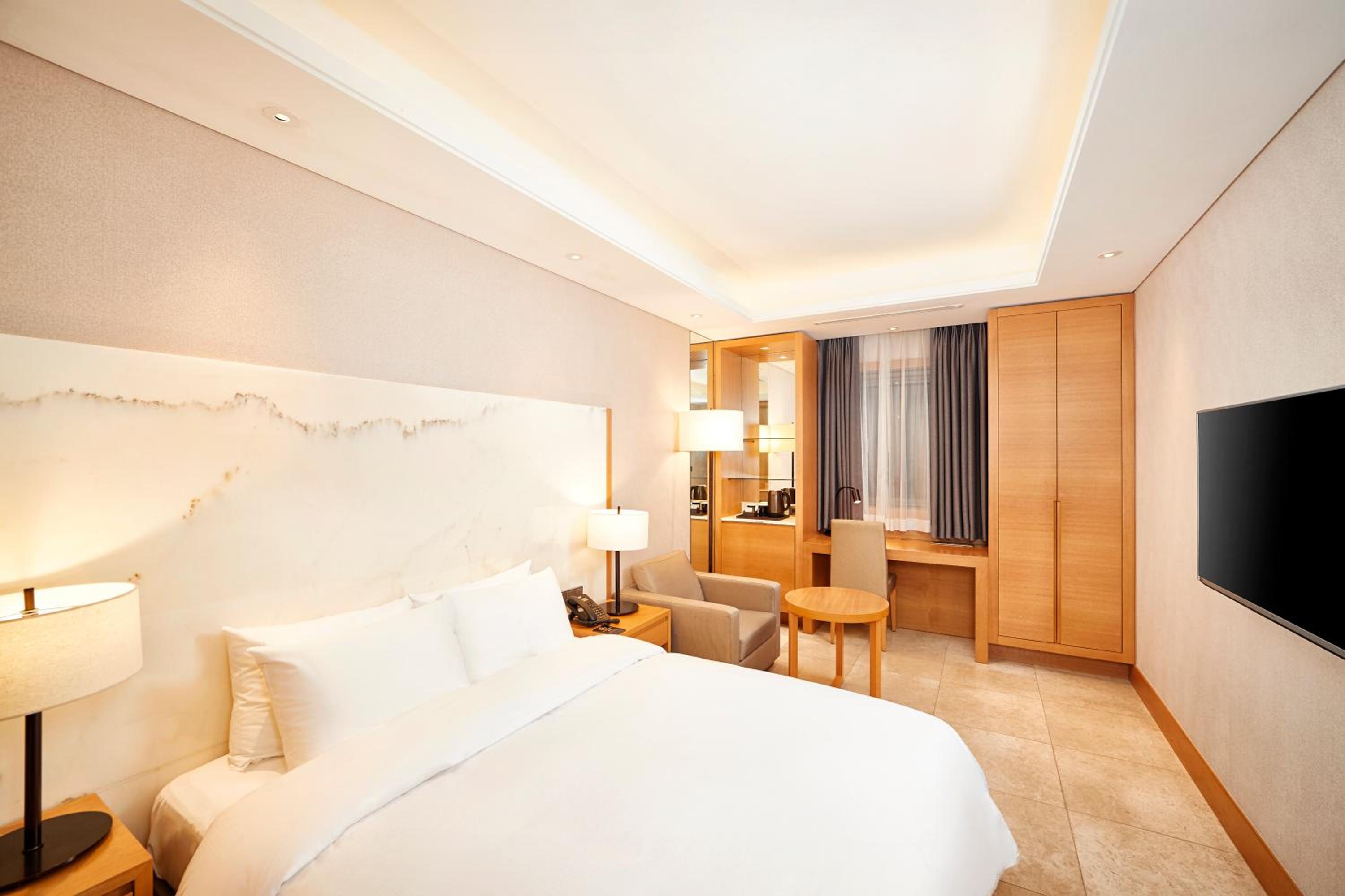 Superior Double Room (Ventilation Window)