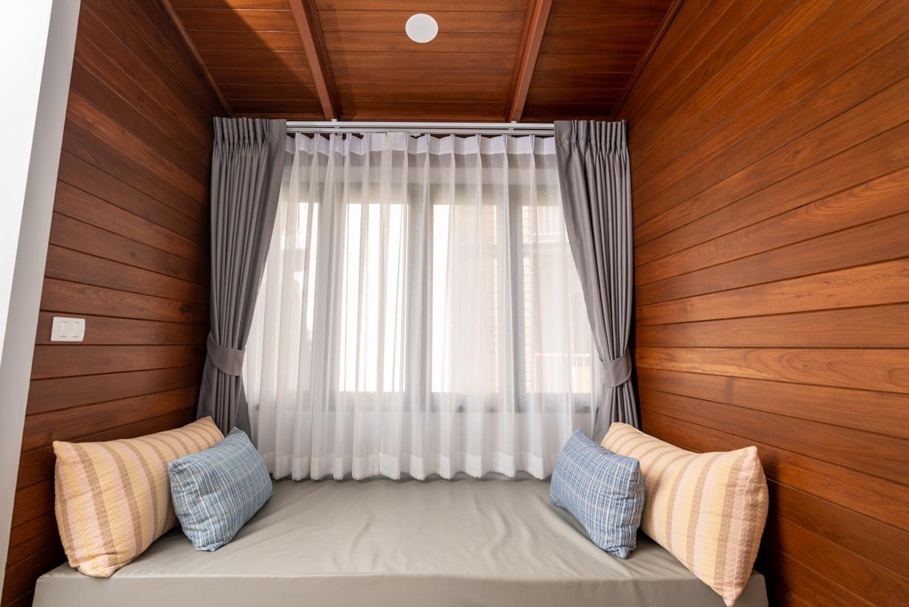 Deluxe Twin Room with Balcony photo 3