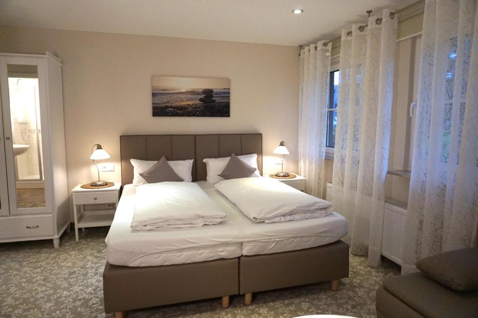 Large Double or Twin Room photo 1
