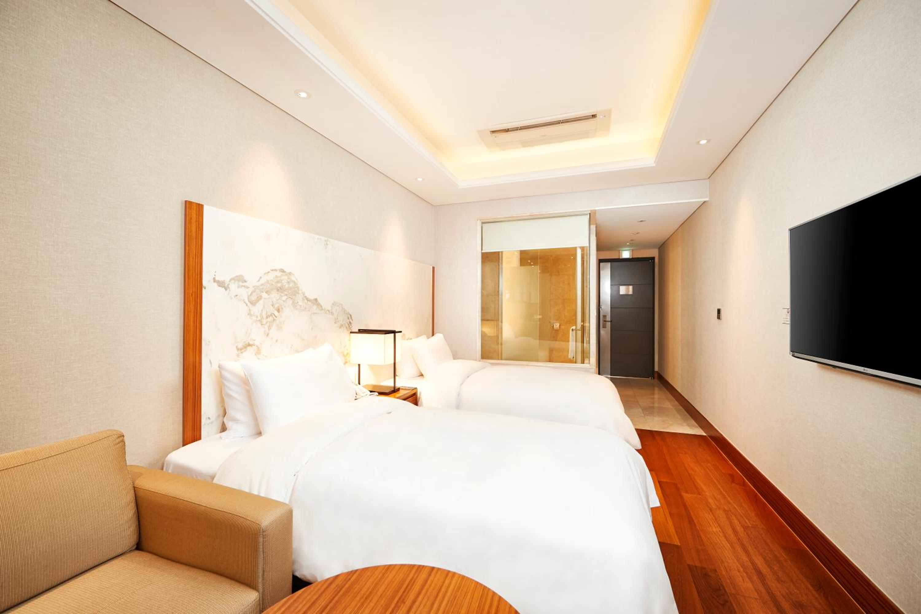 [Special Offer] Superior Twin Room with Seven Luck Casino Coupons KRW 40,000 (for foreigners only) photo 3