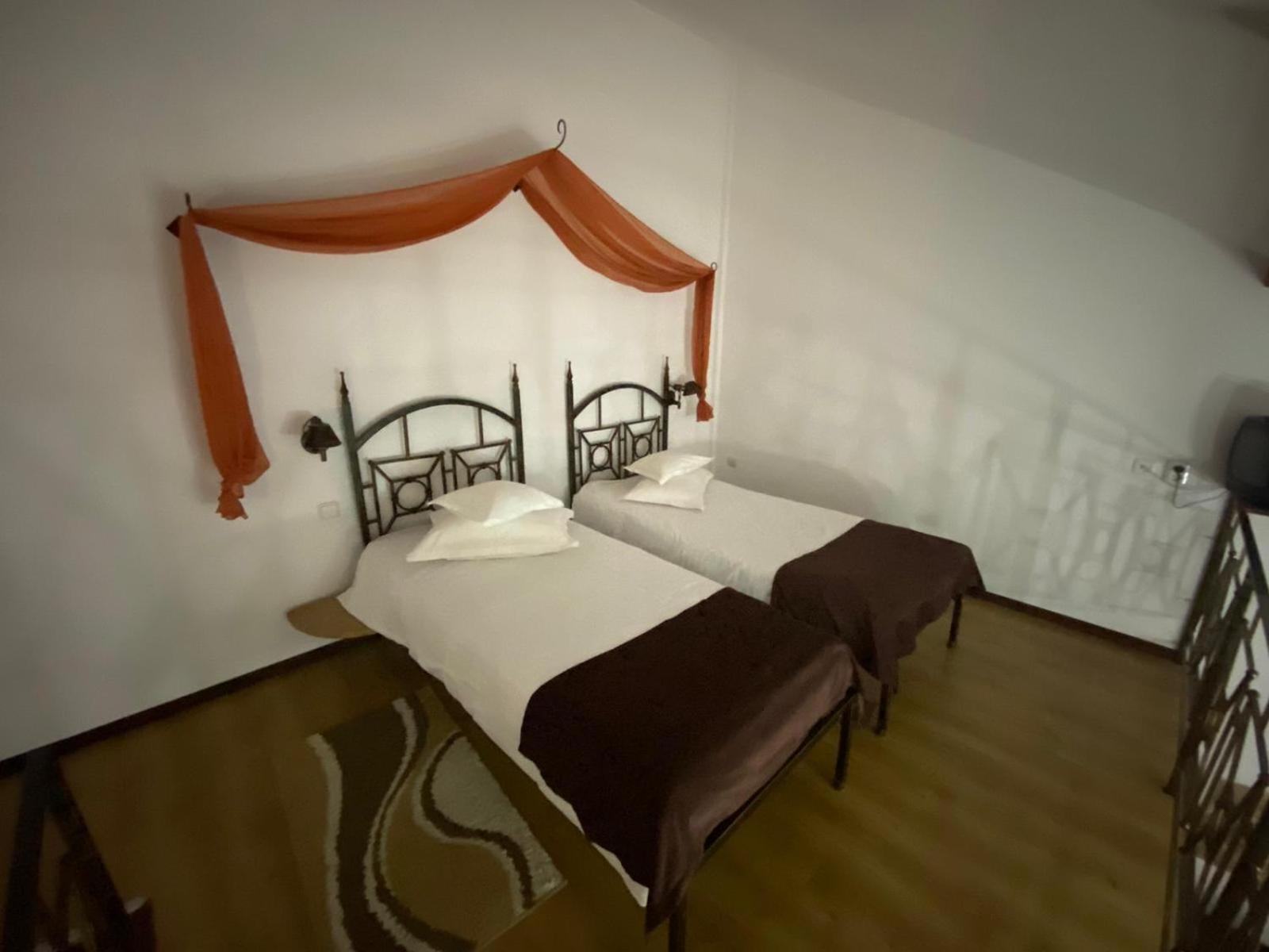Standard Twin Room photo 3