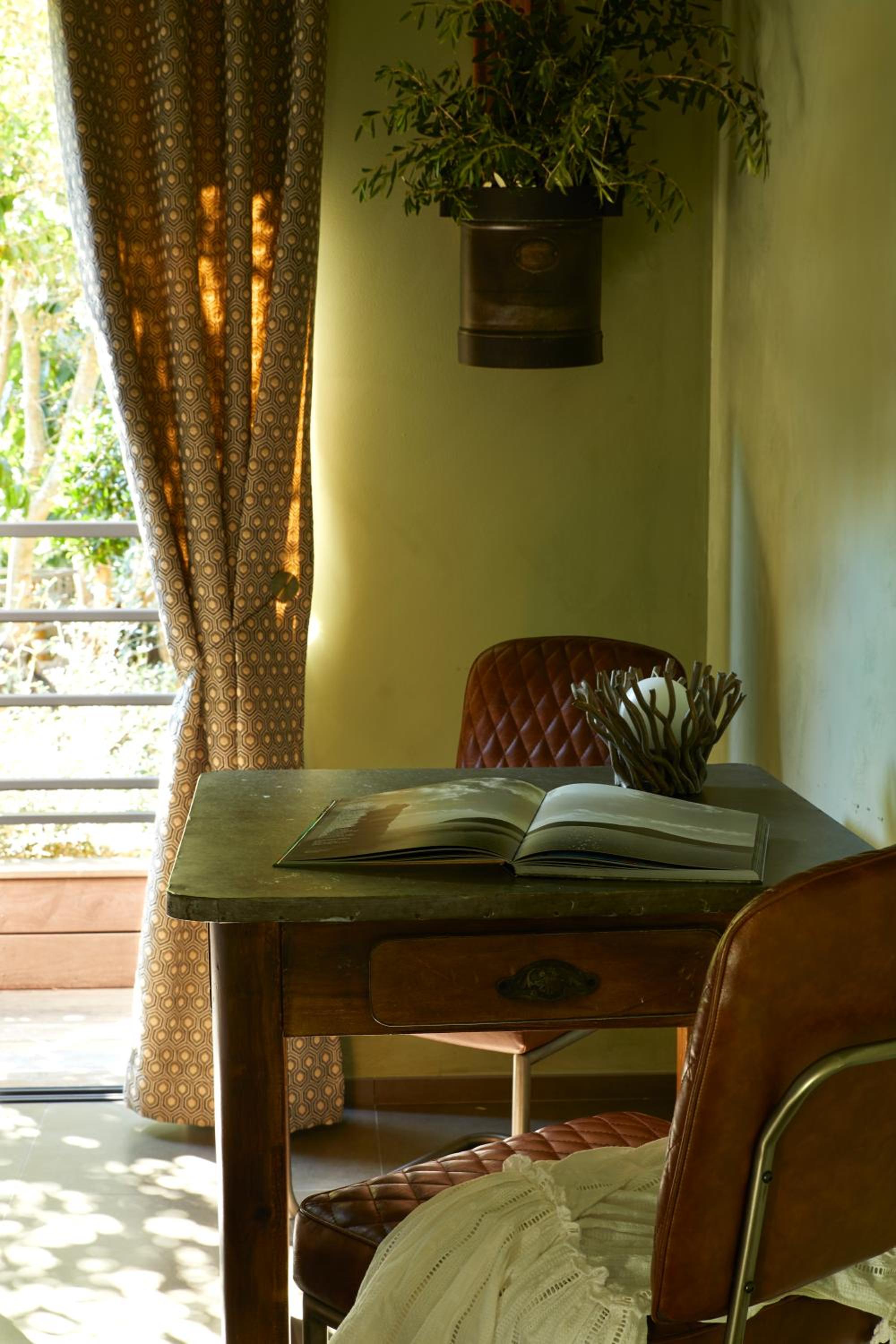 Deluxe Double Room with Balcony photo 3
