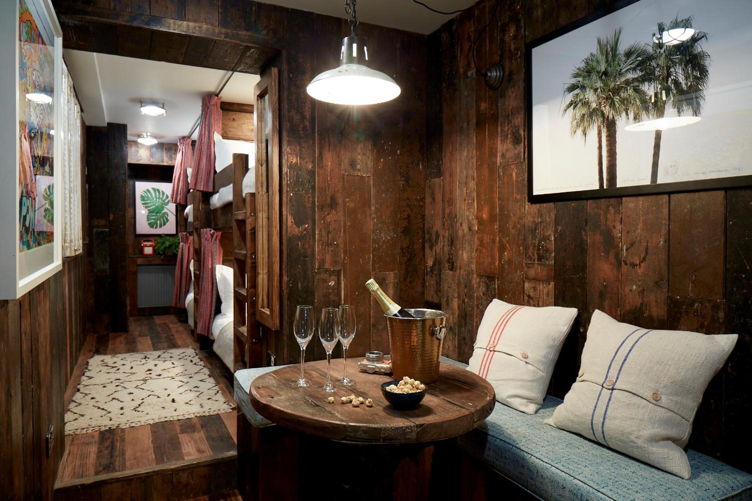 Quadruple Room - Photo 1