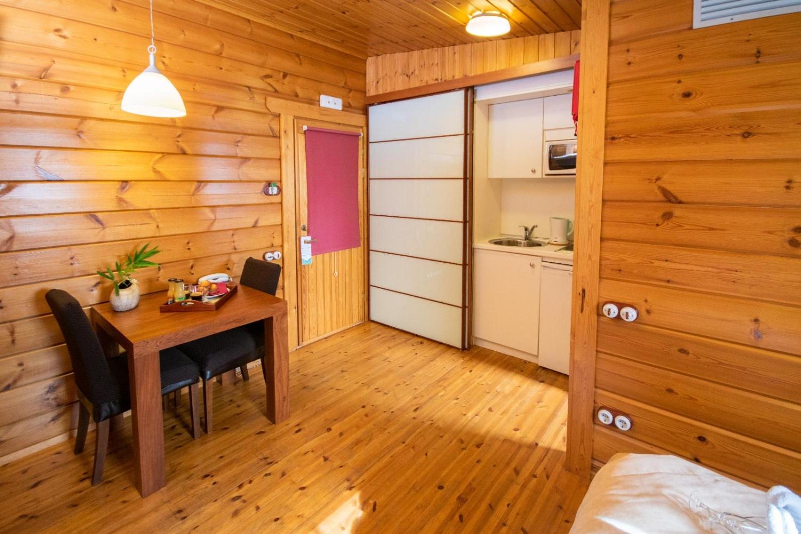 Double or Twin Room - Photo 7