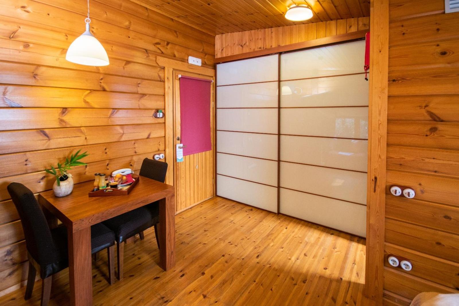 Double or Twin Room - Photo 9