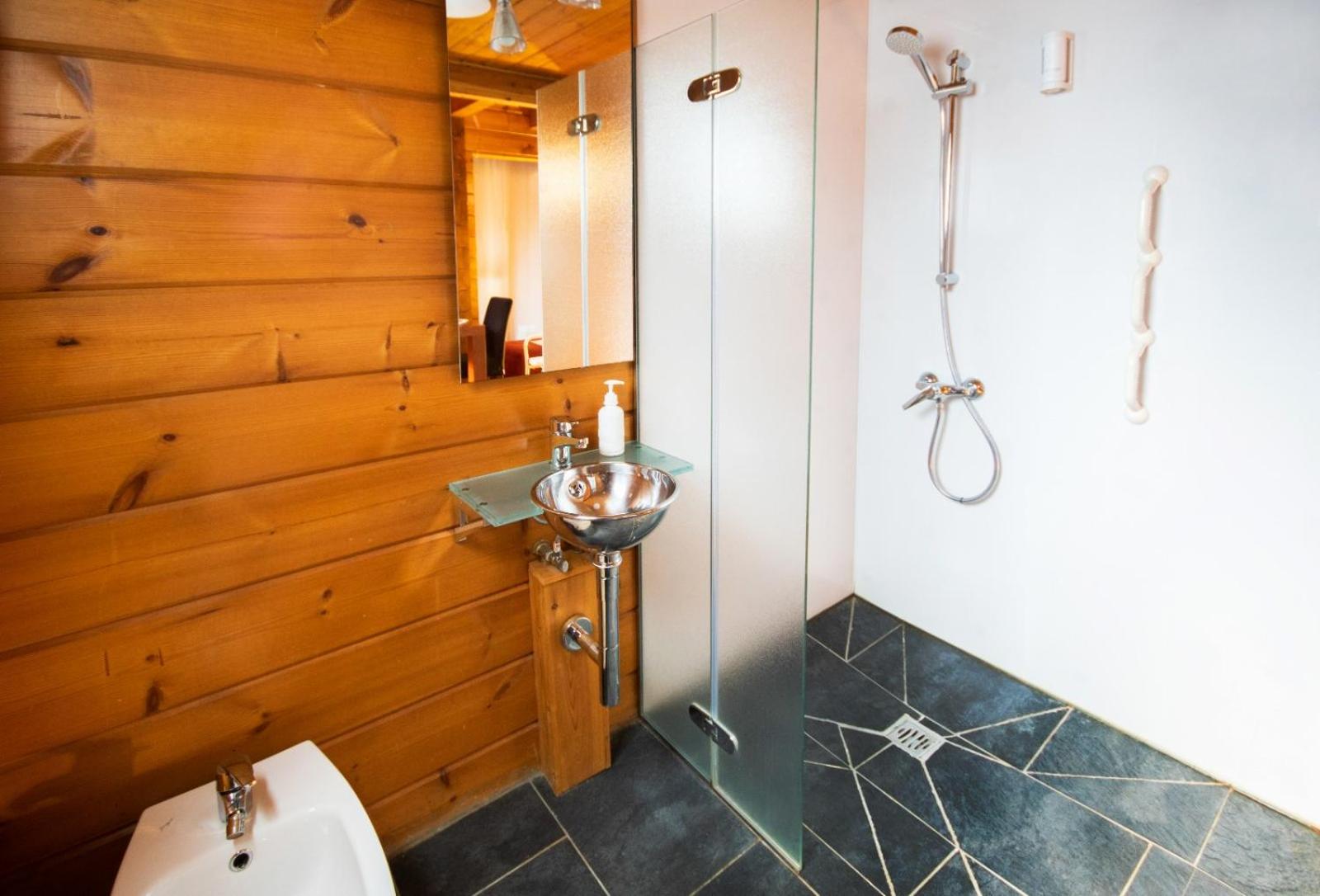 Double or Twin Room - Disability Access - Photo 6