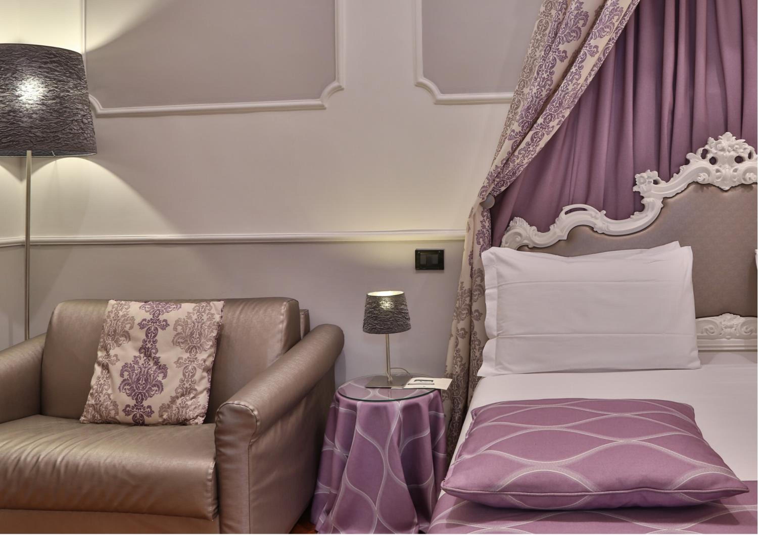 Deluxe Double Room - Photo 22
