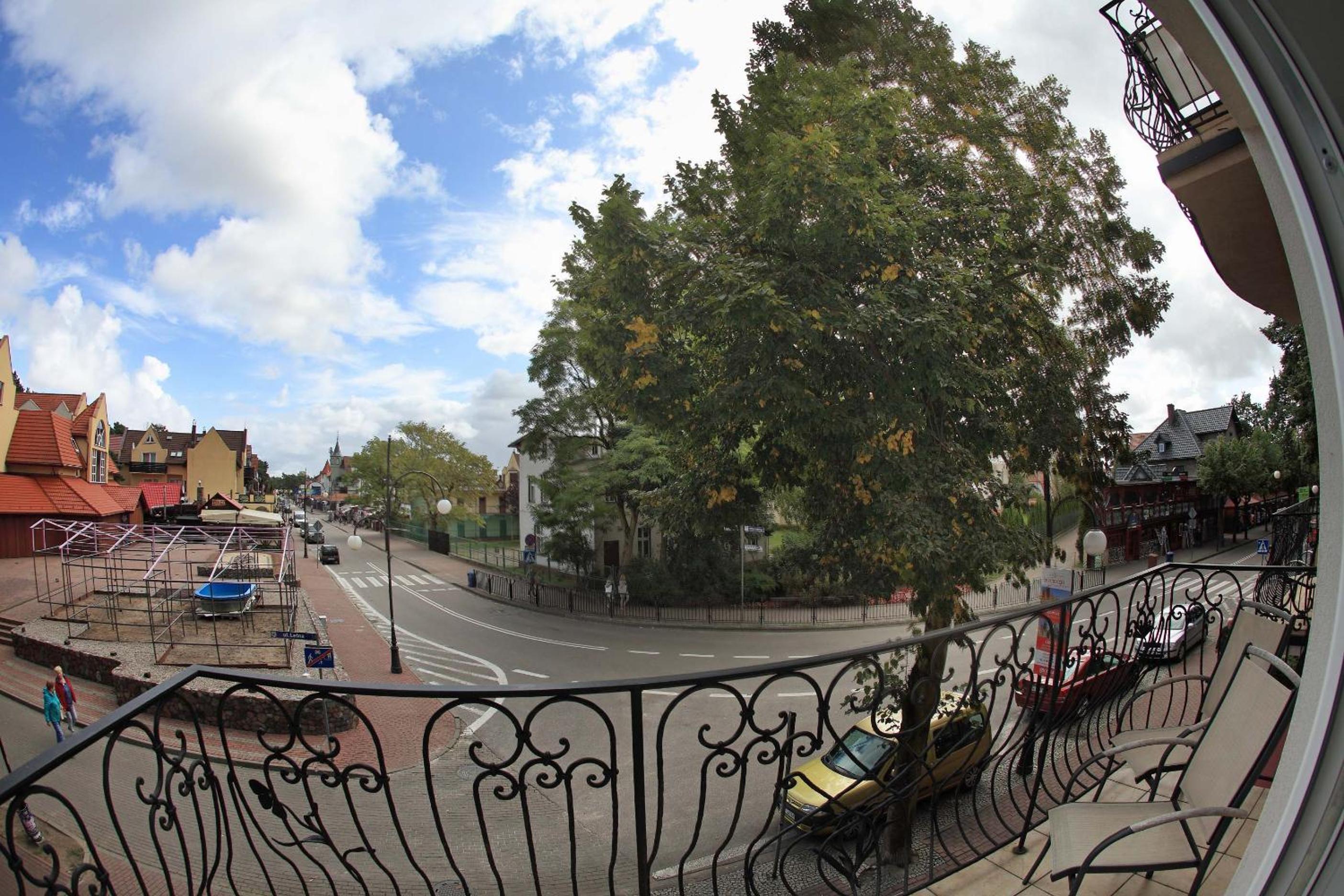 Deluxe Double Room with Balcony - Photo 4