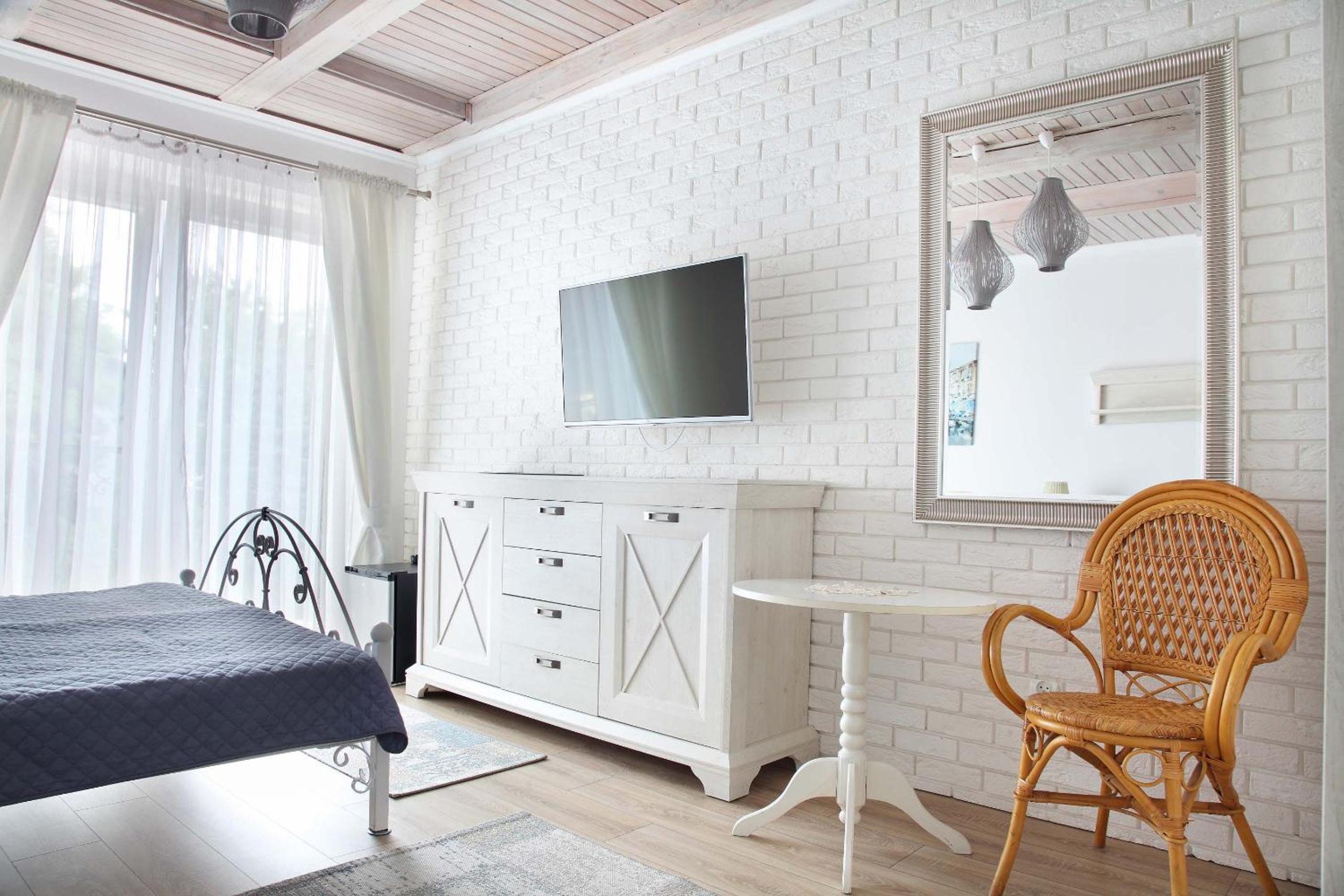 Deluxe Double Room (2 Adults + 1 Child) photo 2