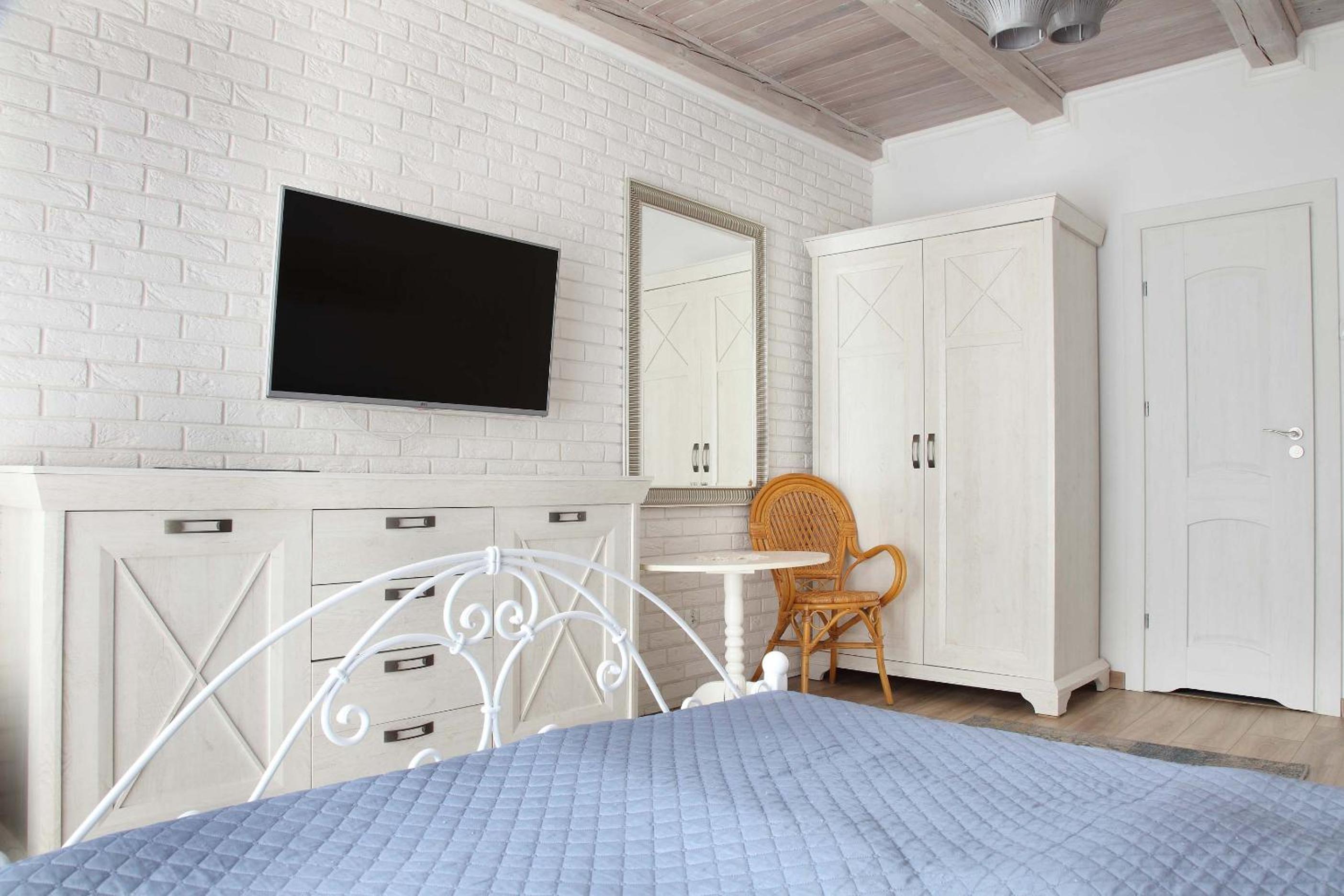 Deluxe Double Room (2 Adults + 1 Child) photo 3