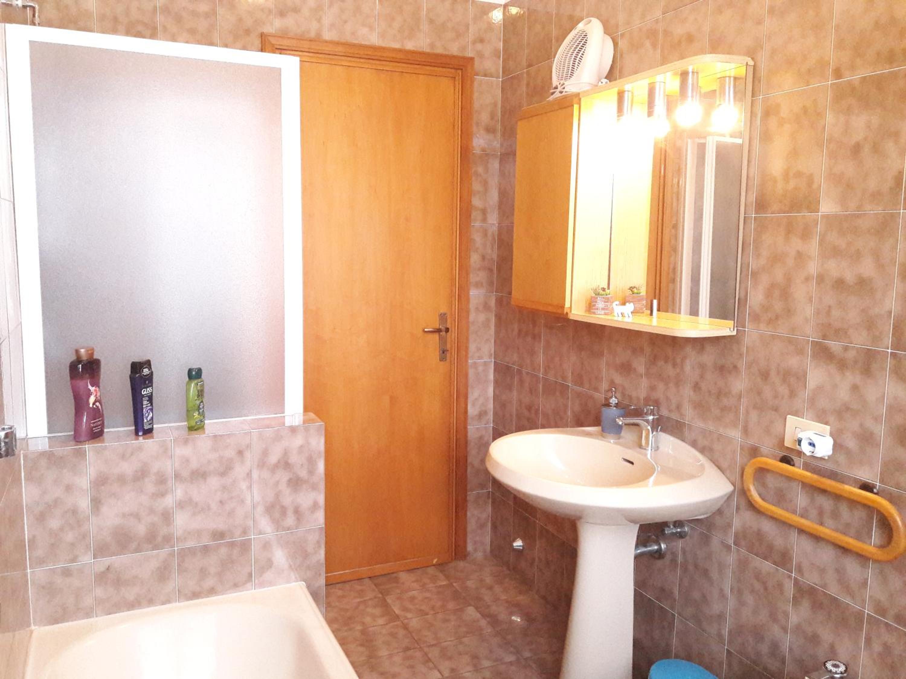Two-Bedroom Apartment - Photo 5