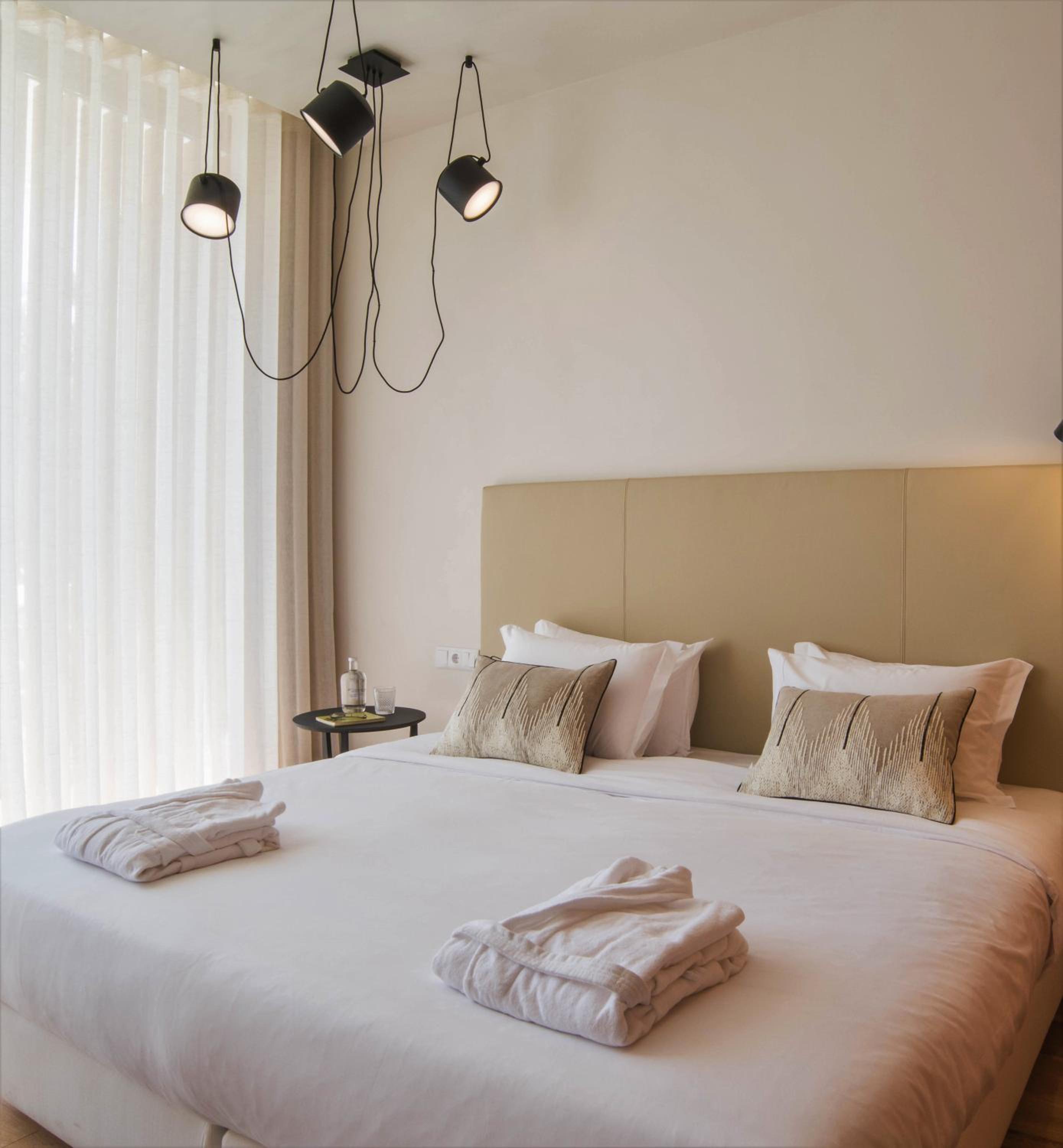 Double or Twin Room with View - Photo 8