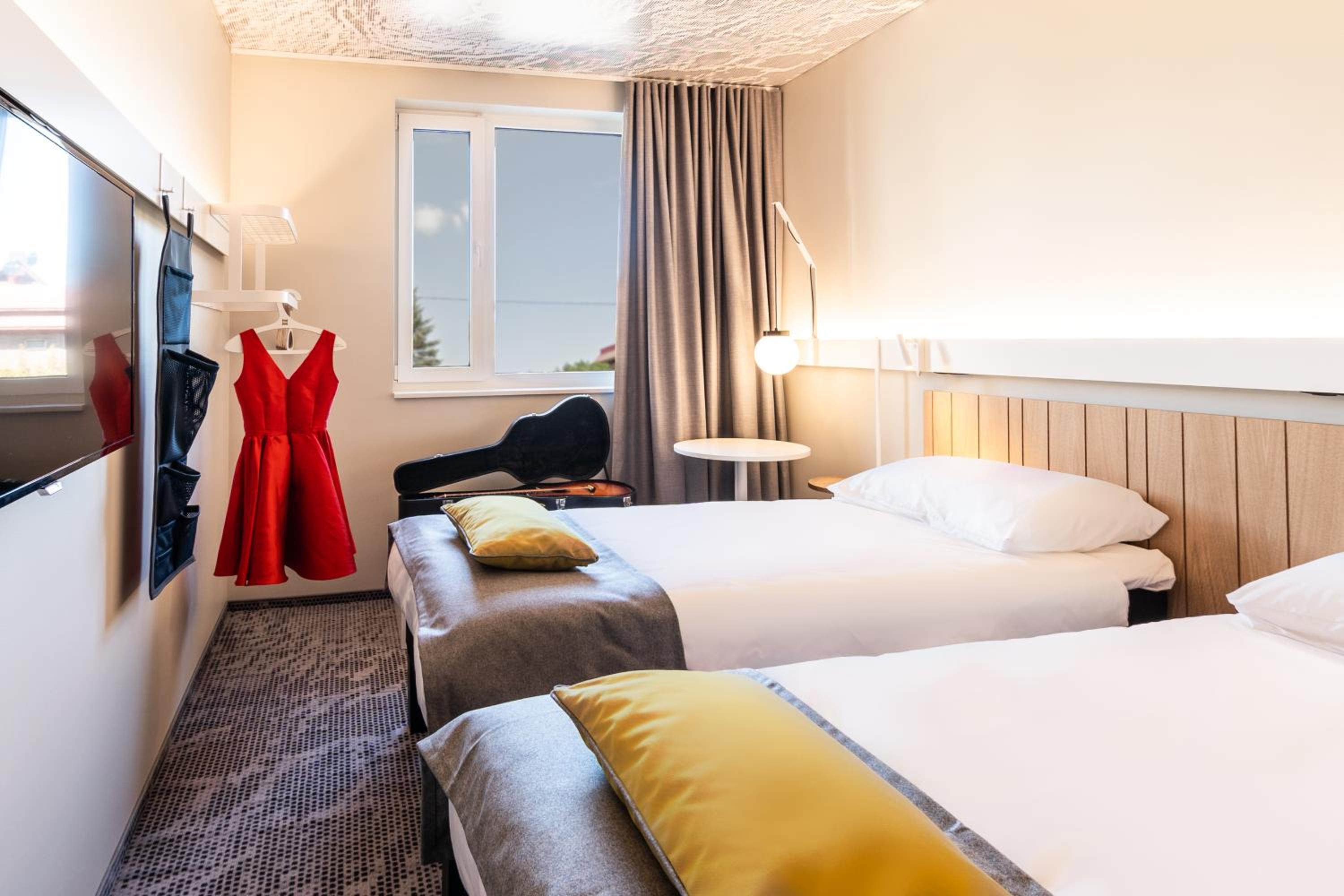 Standard Twin Room - Photo 2