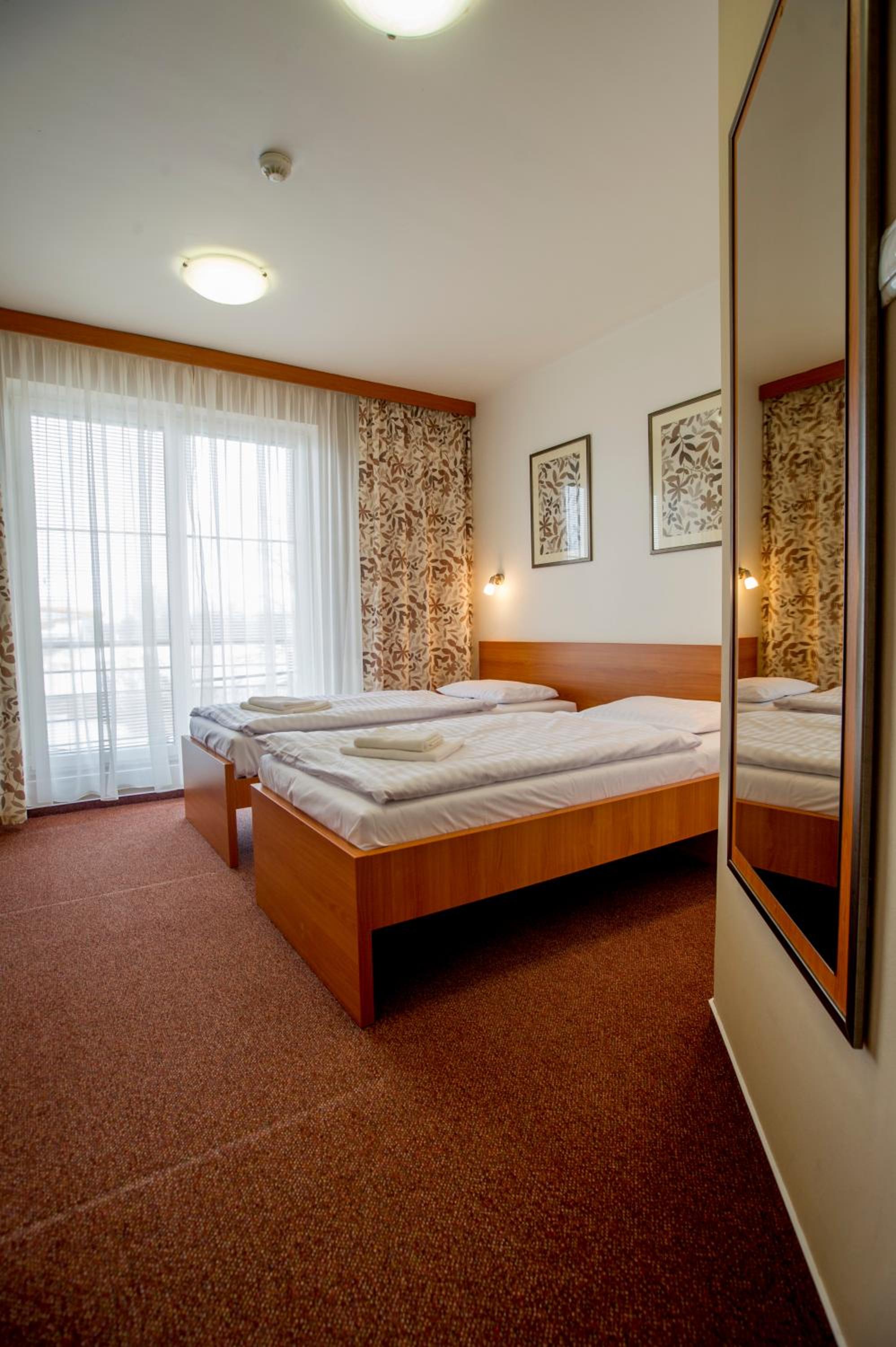 Double or Twin Room without Balcony photo 2