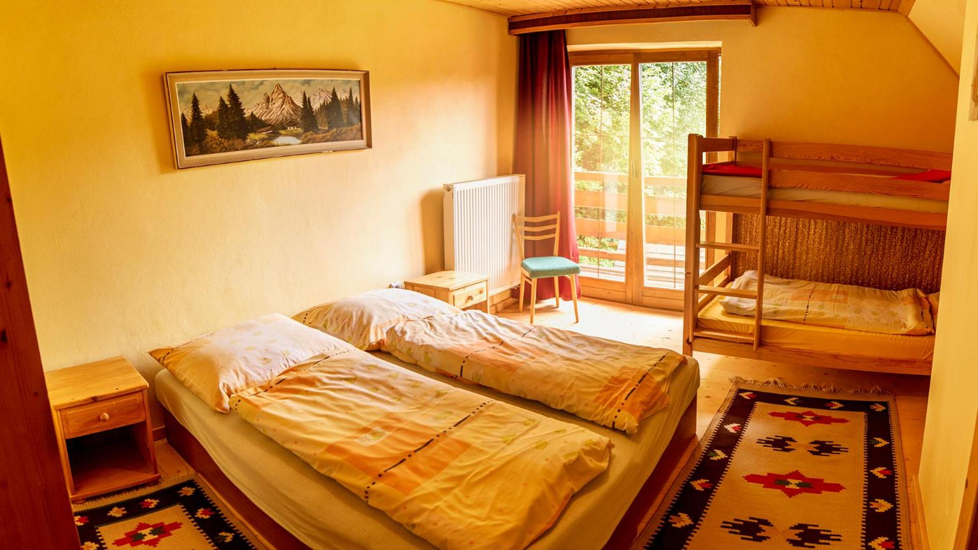 Six-Bedroom House photo 1