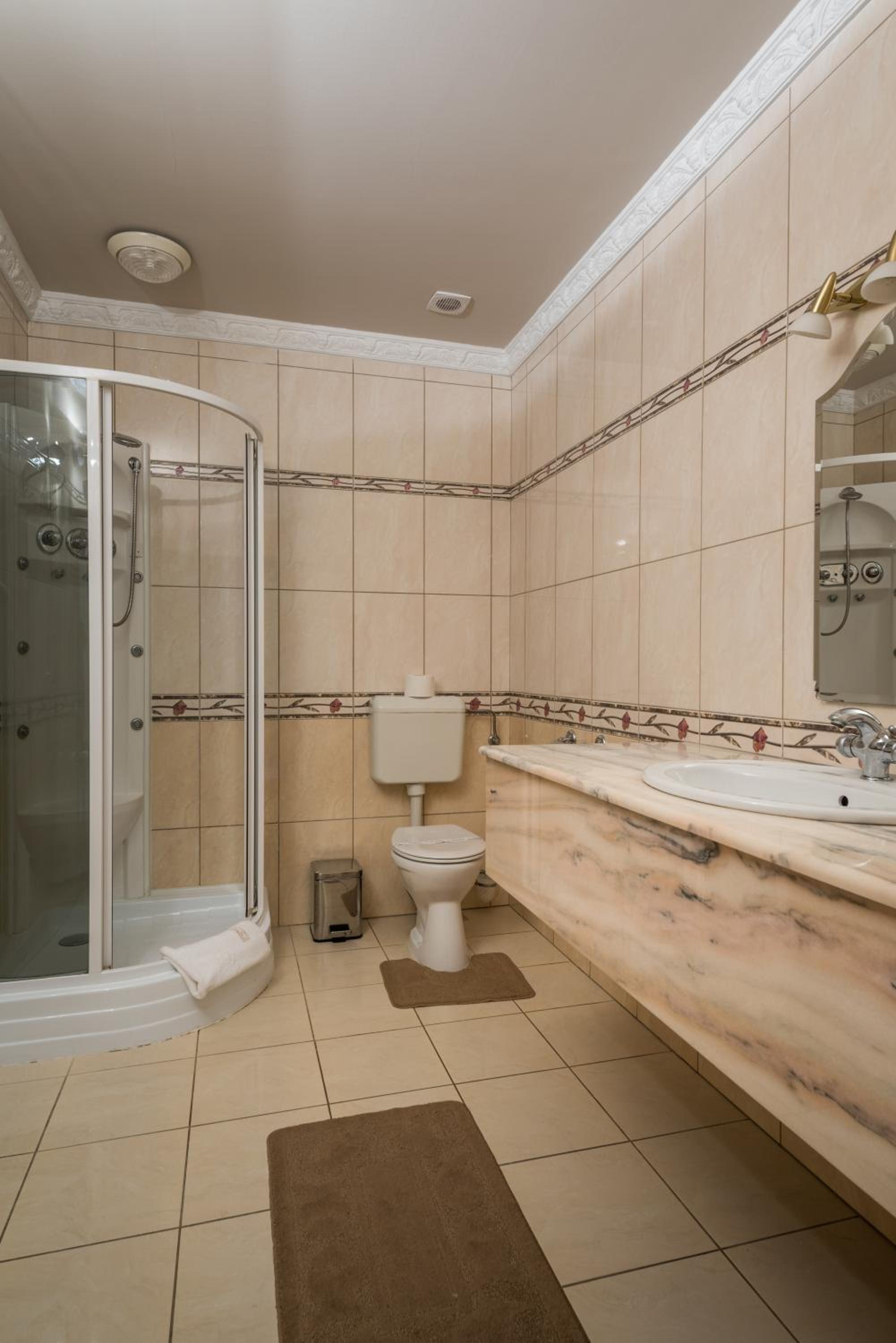 Deluxe Double Room - Building A - Photo 5