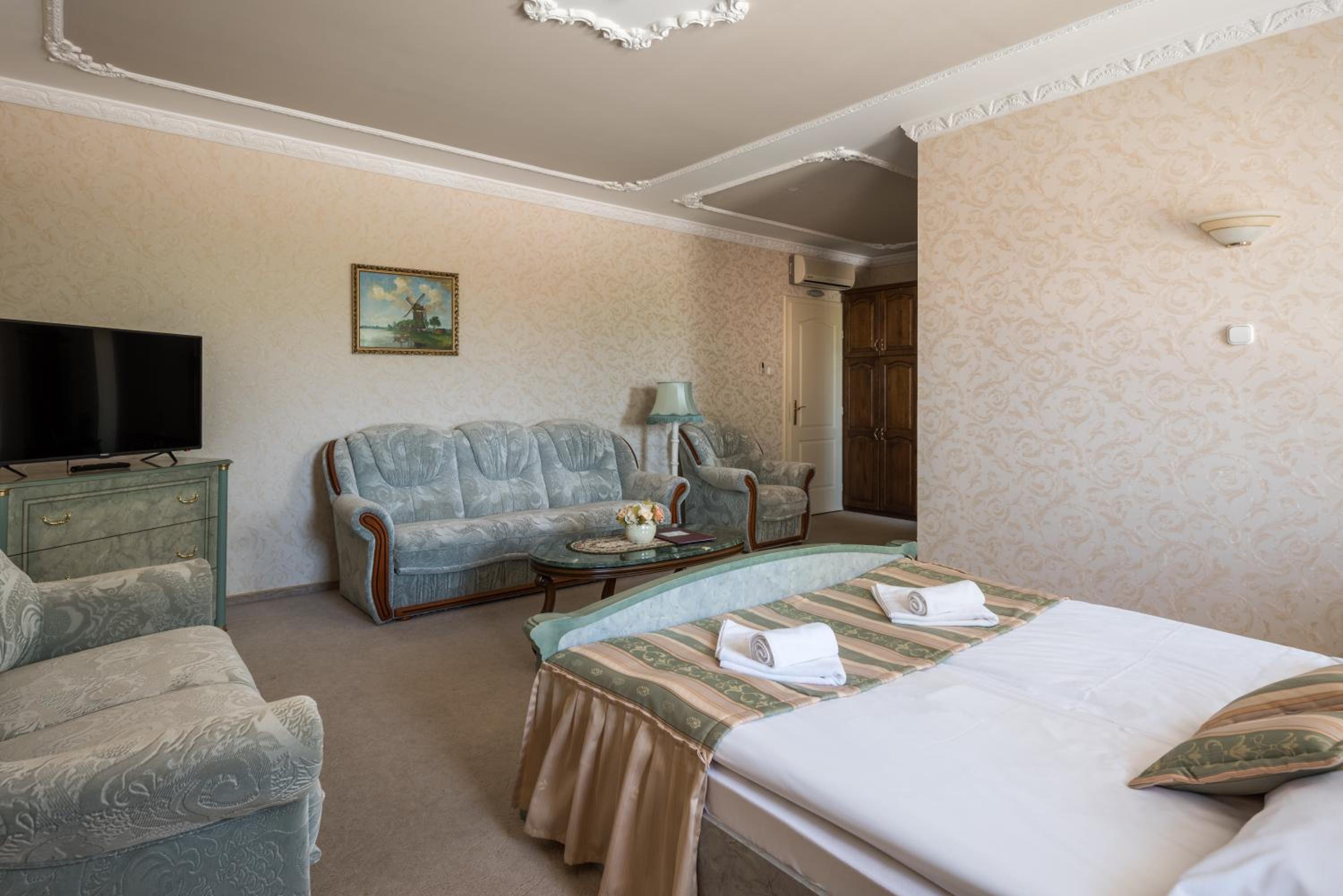 Deluxe Double Room - Building A - Photo 8