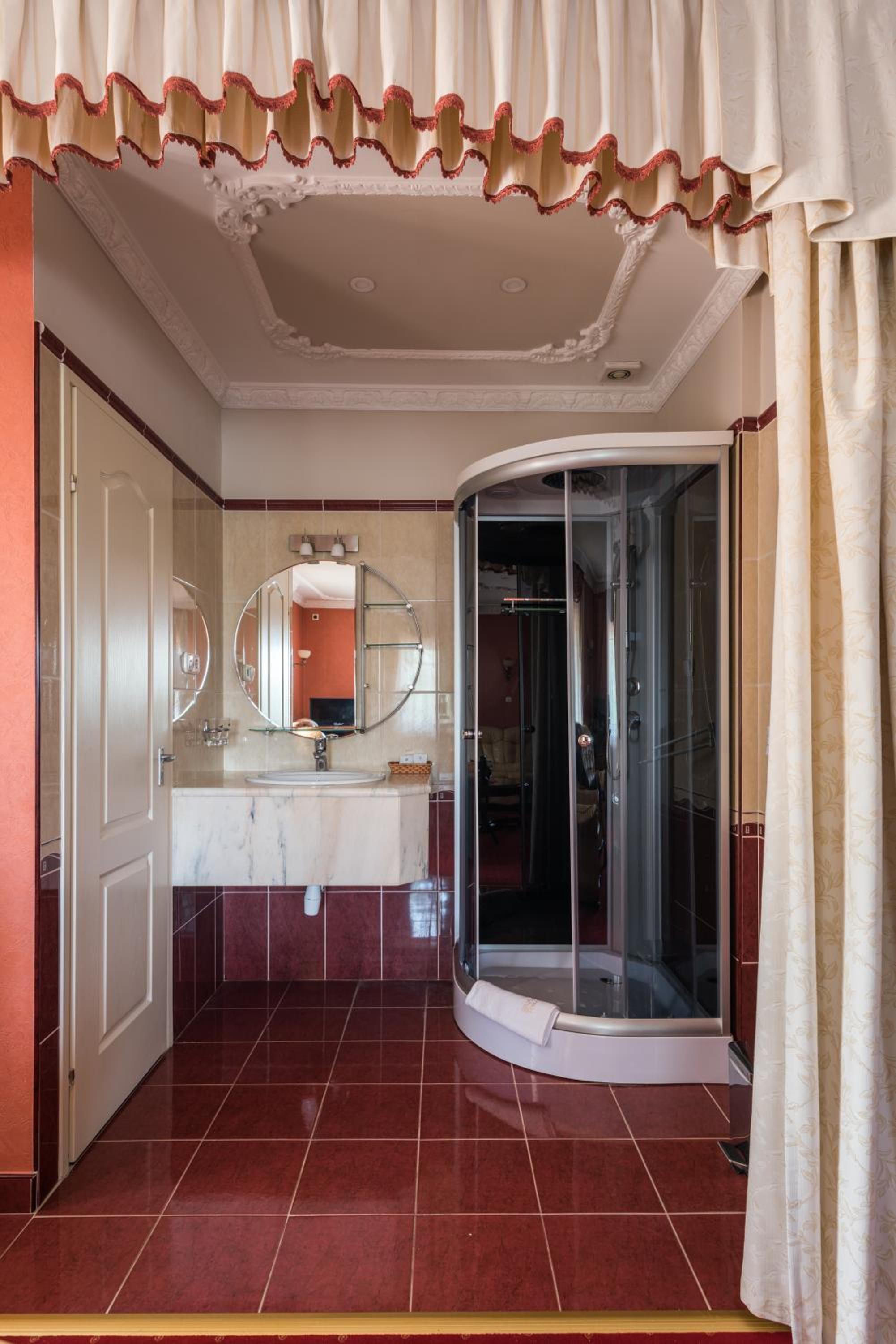 Deluxe Double Room - Building A - Photo 10